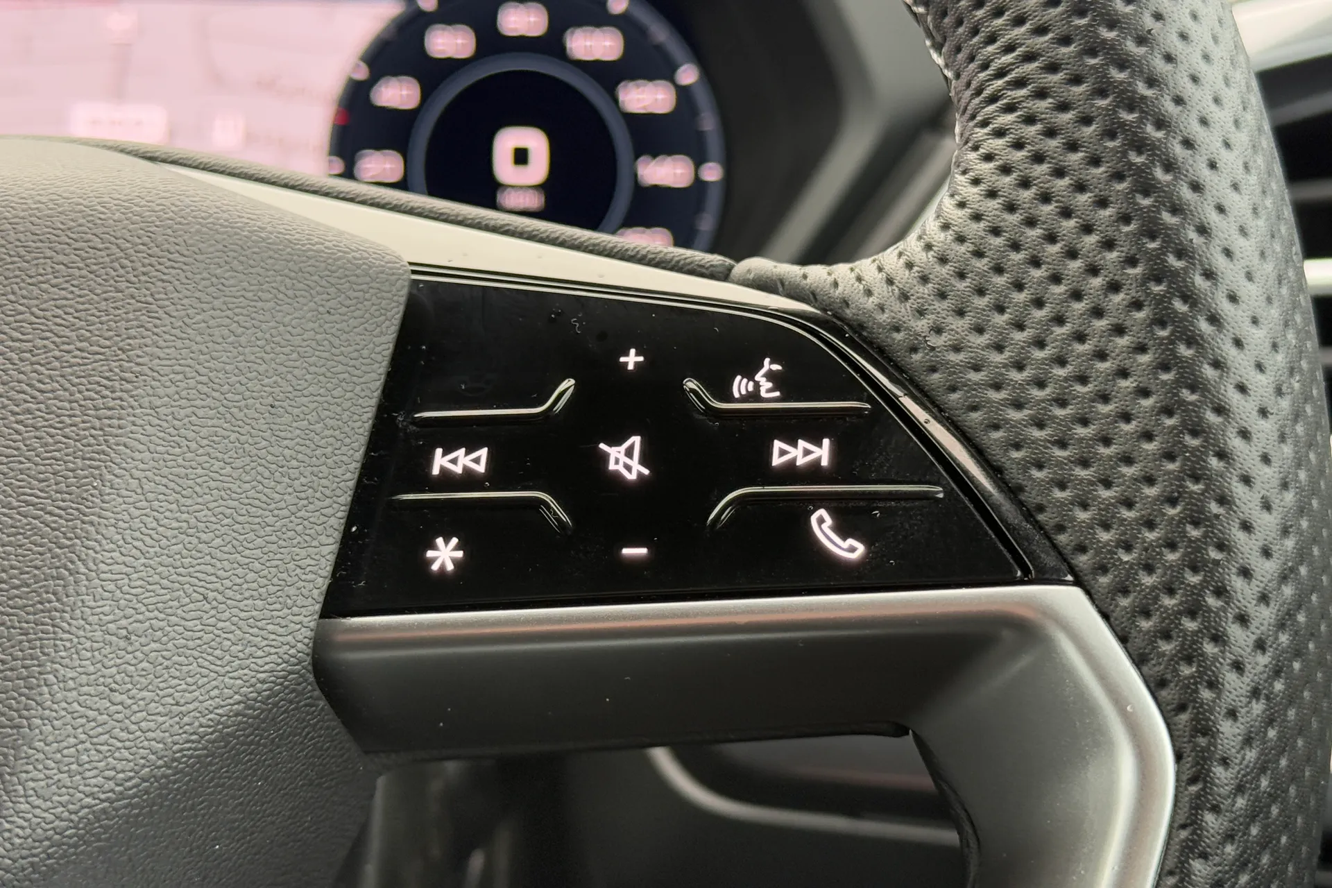 Audi Q4 thumbnail image number 25