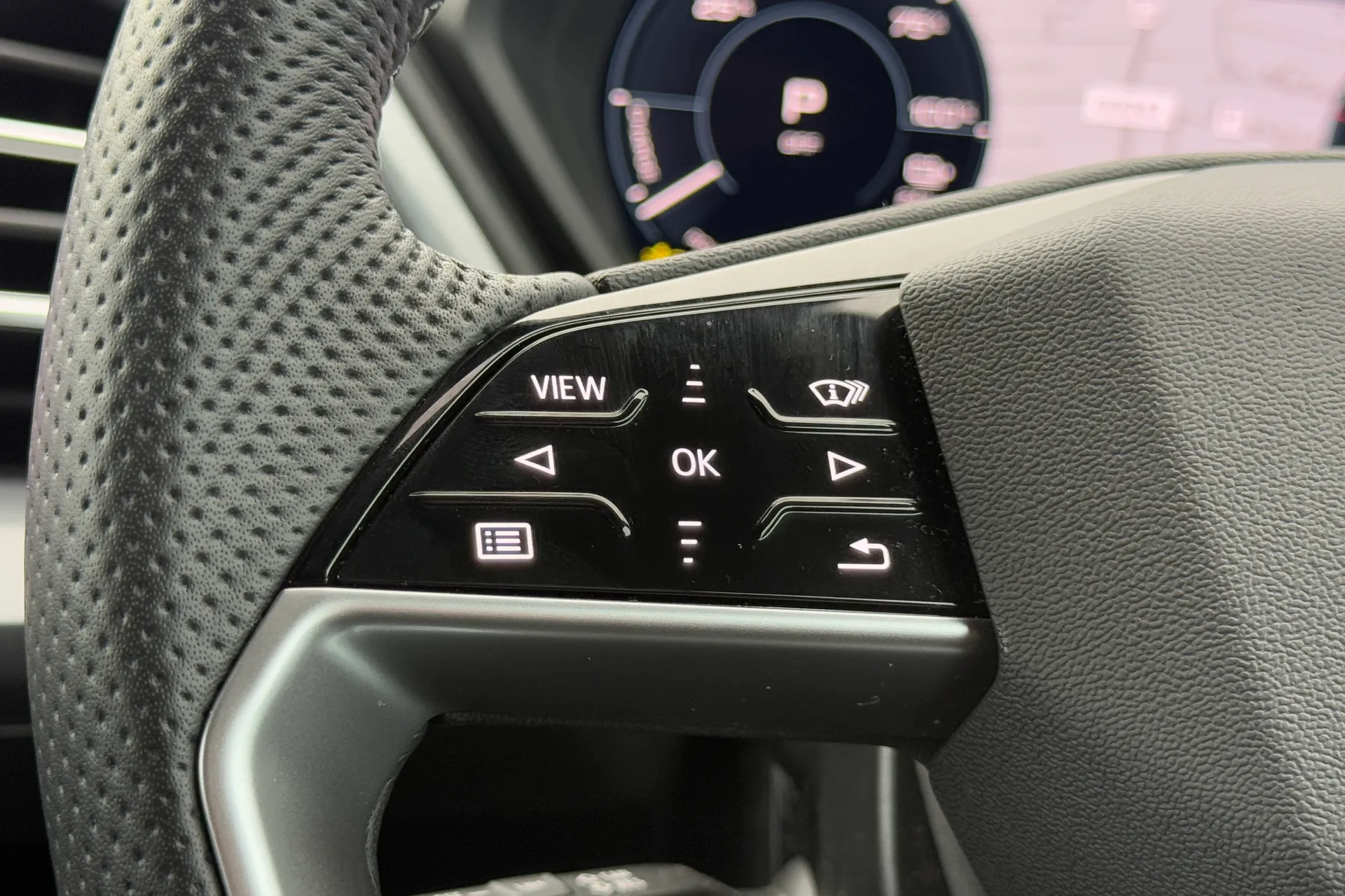 Audi Q4 thumbnail image number 24