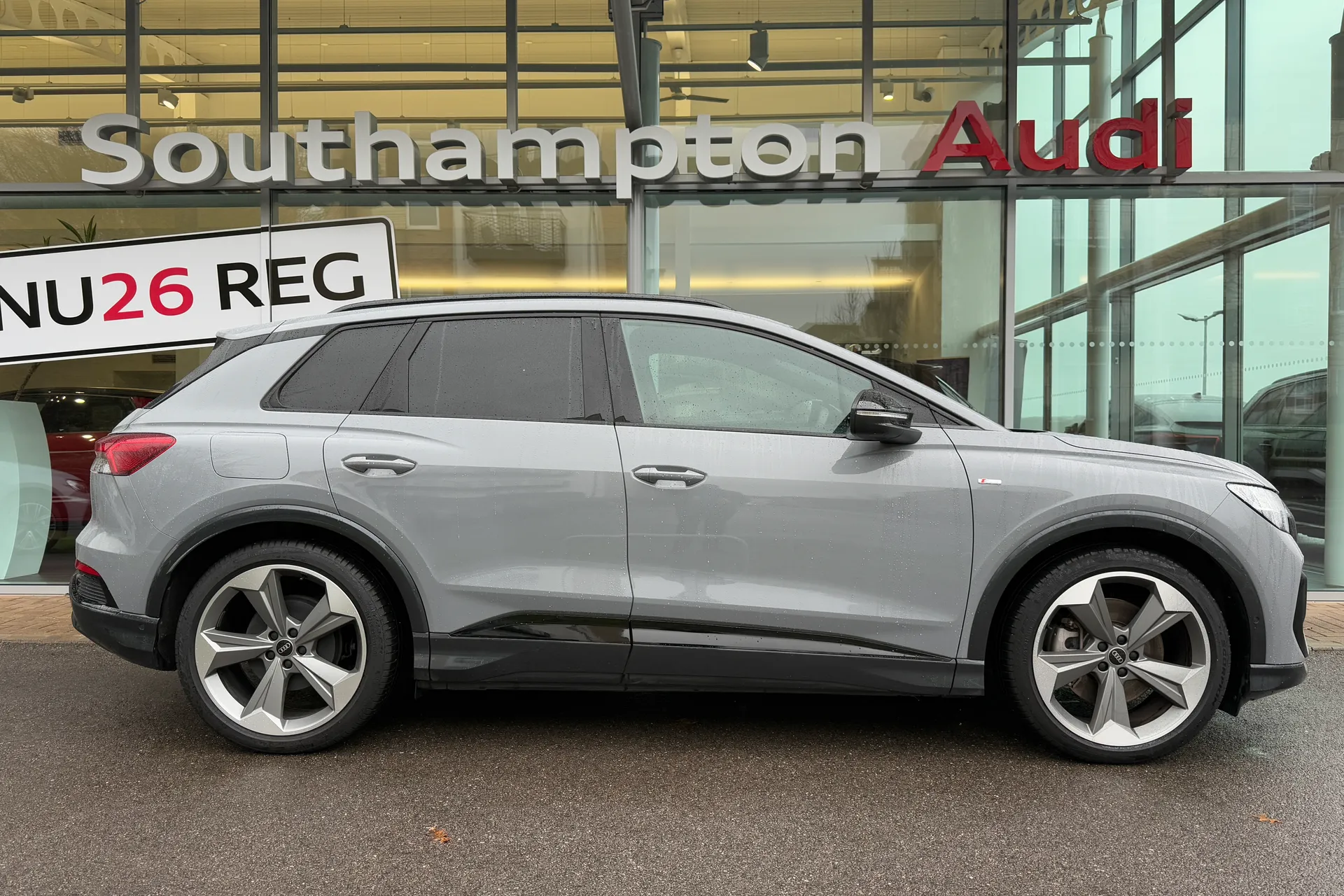 Audi Q4 thumbnail image number 2