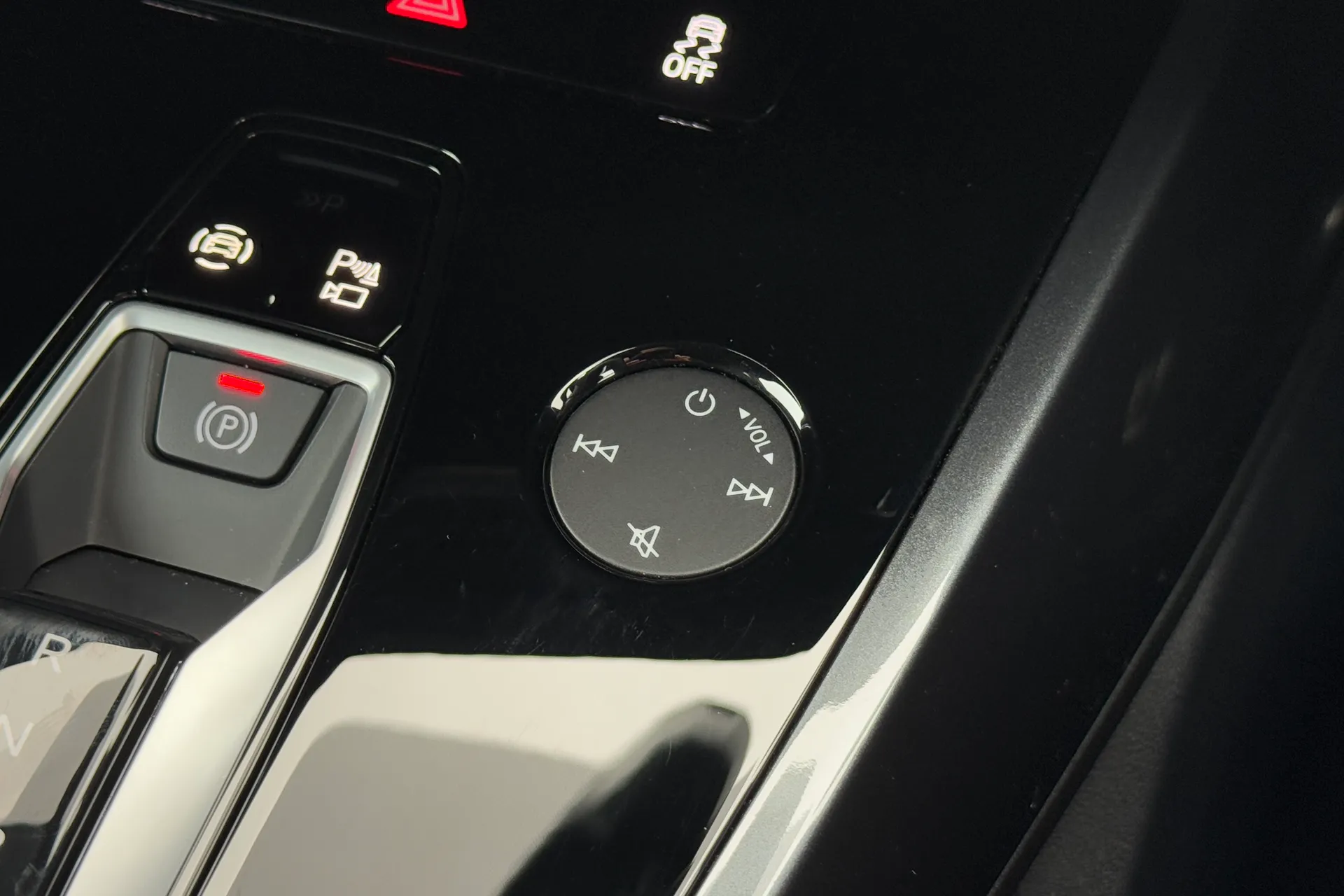 Audi Q4 thumbnail image number 23