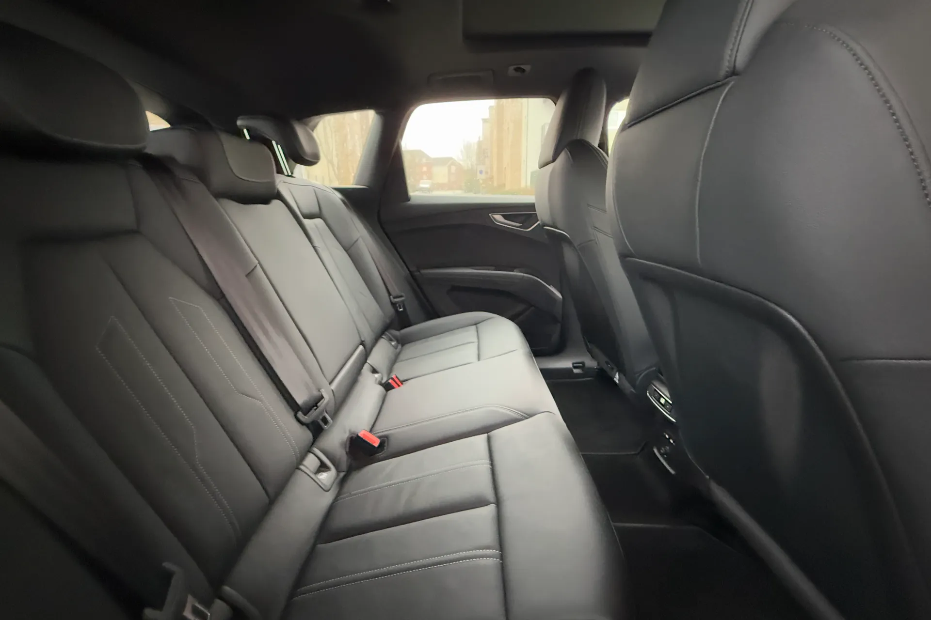 Audi Q4 thumbnail image number 37