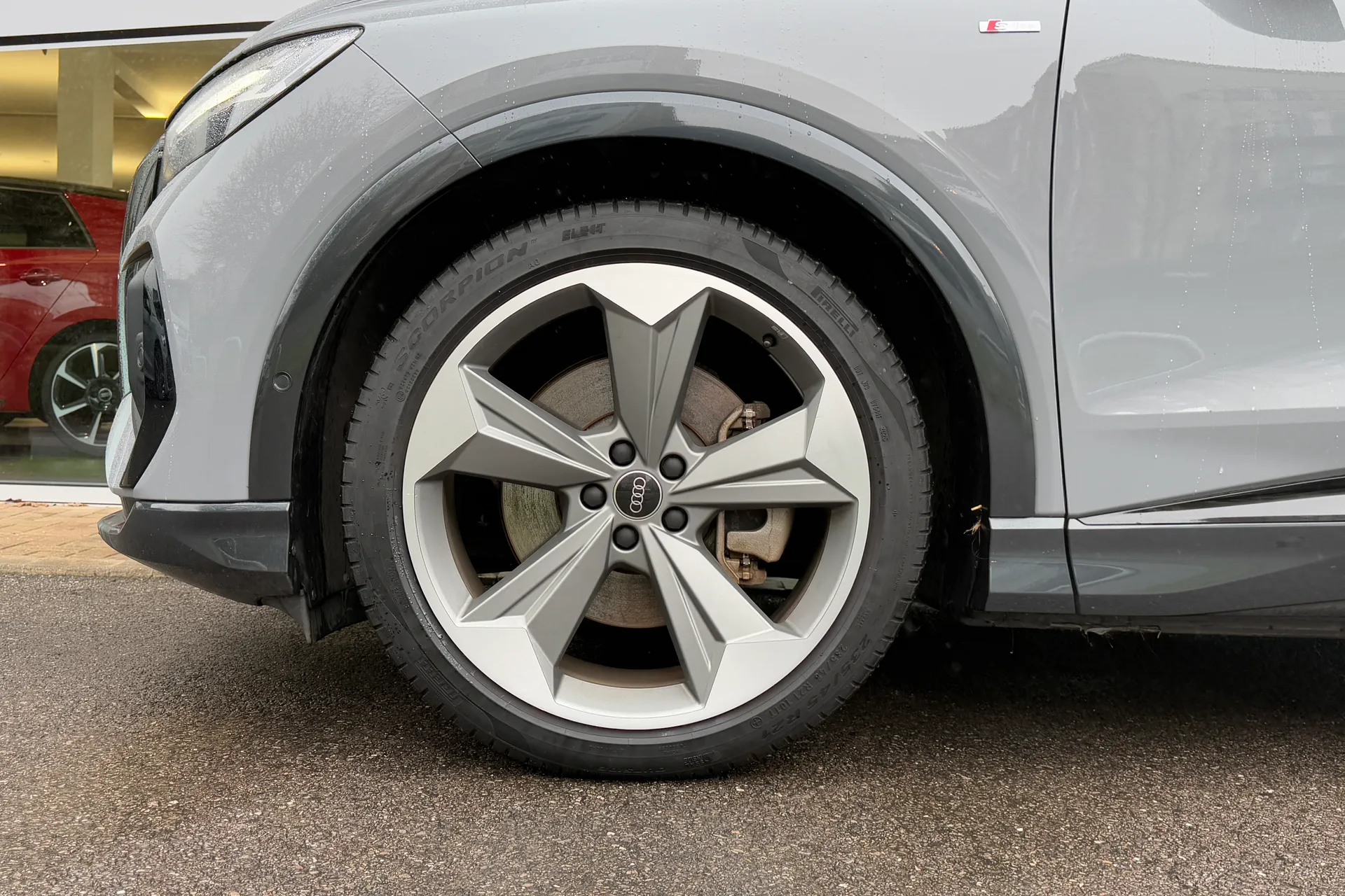 Audi Q4 thumbnail image number 12