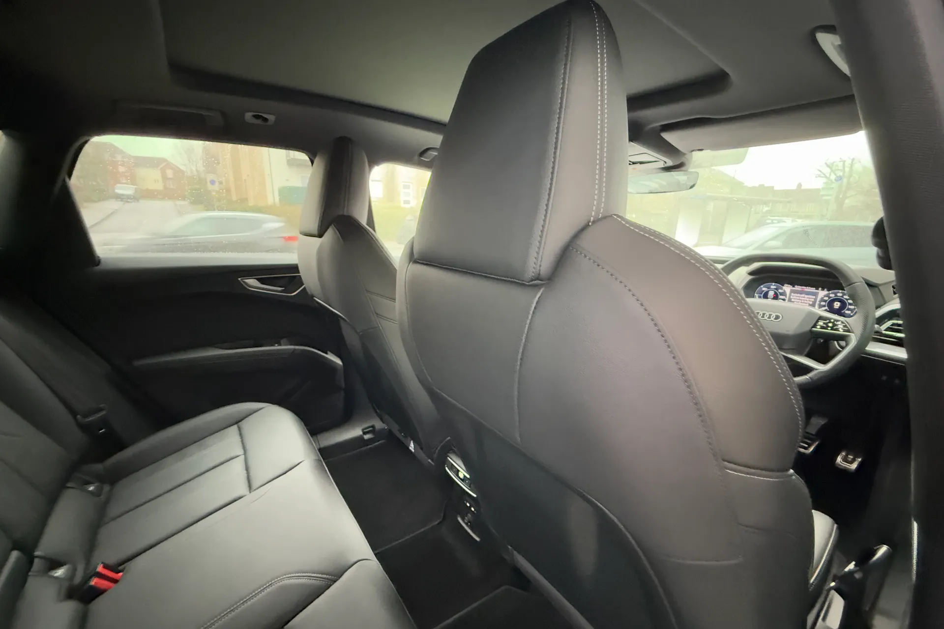 Audi Q4 thumbnail image number 38