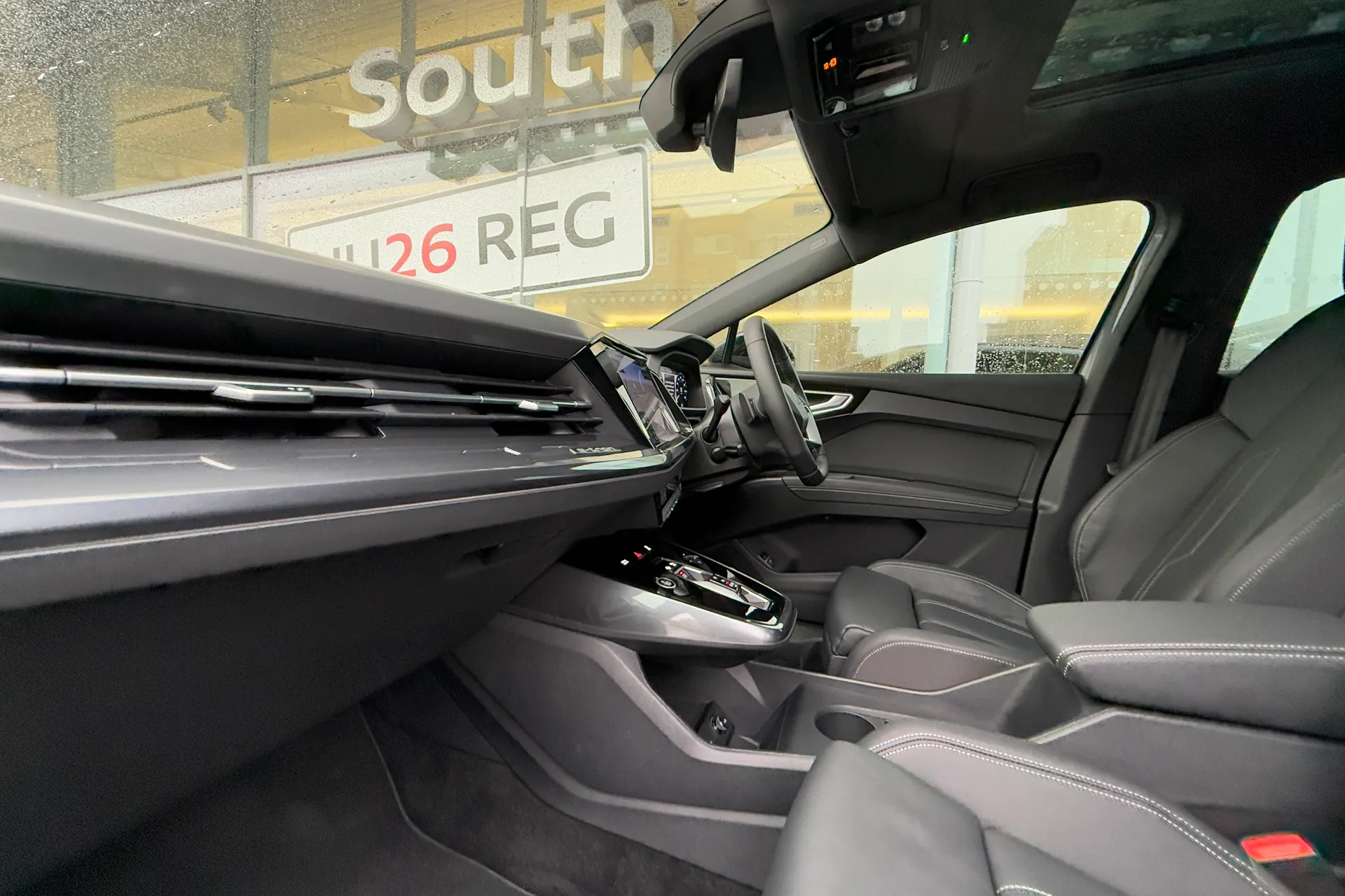 Audi Q4 thumbnail image number 10