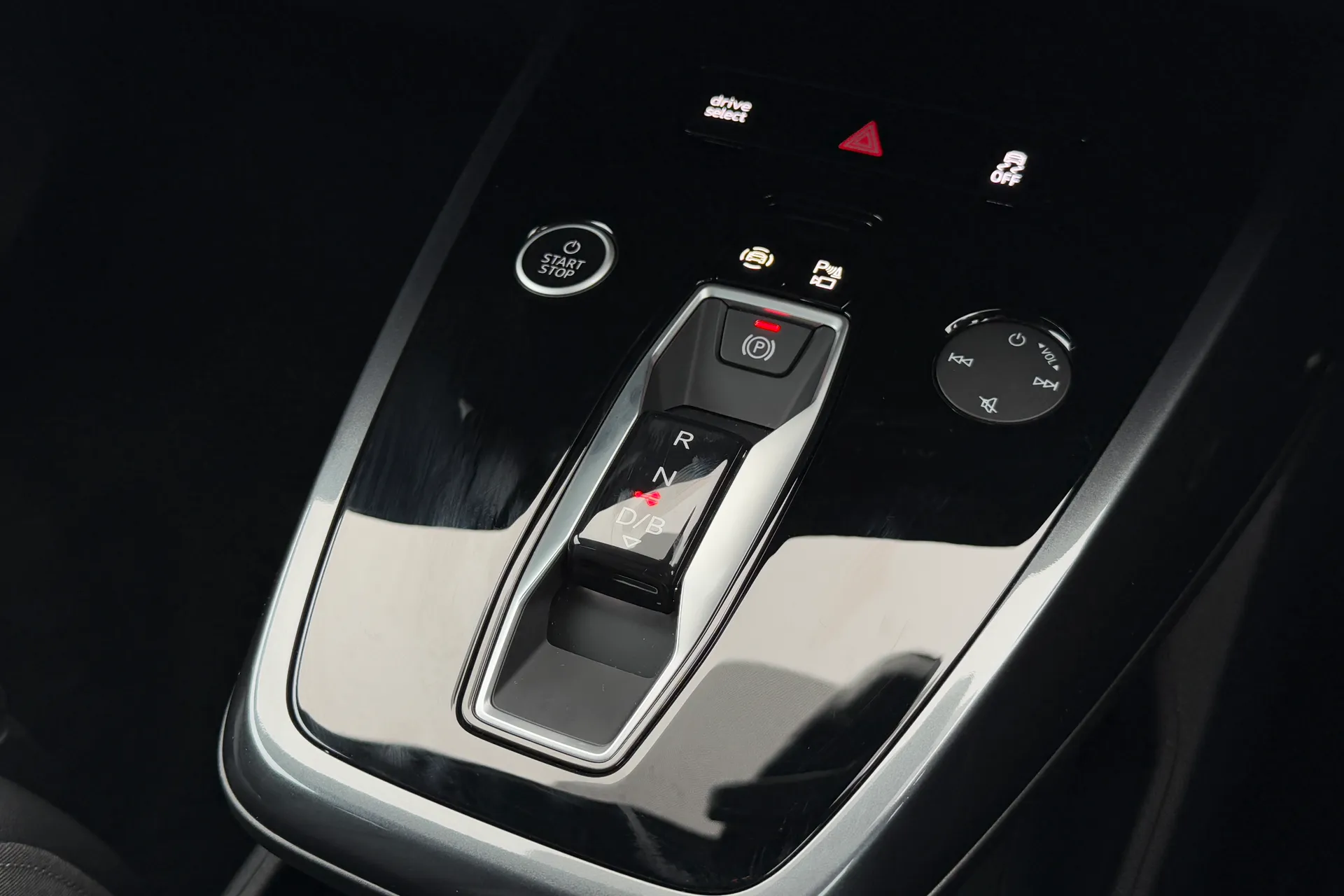 Audi Q4 thumbnail image number 21