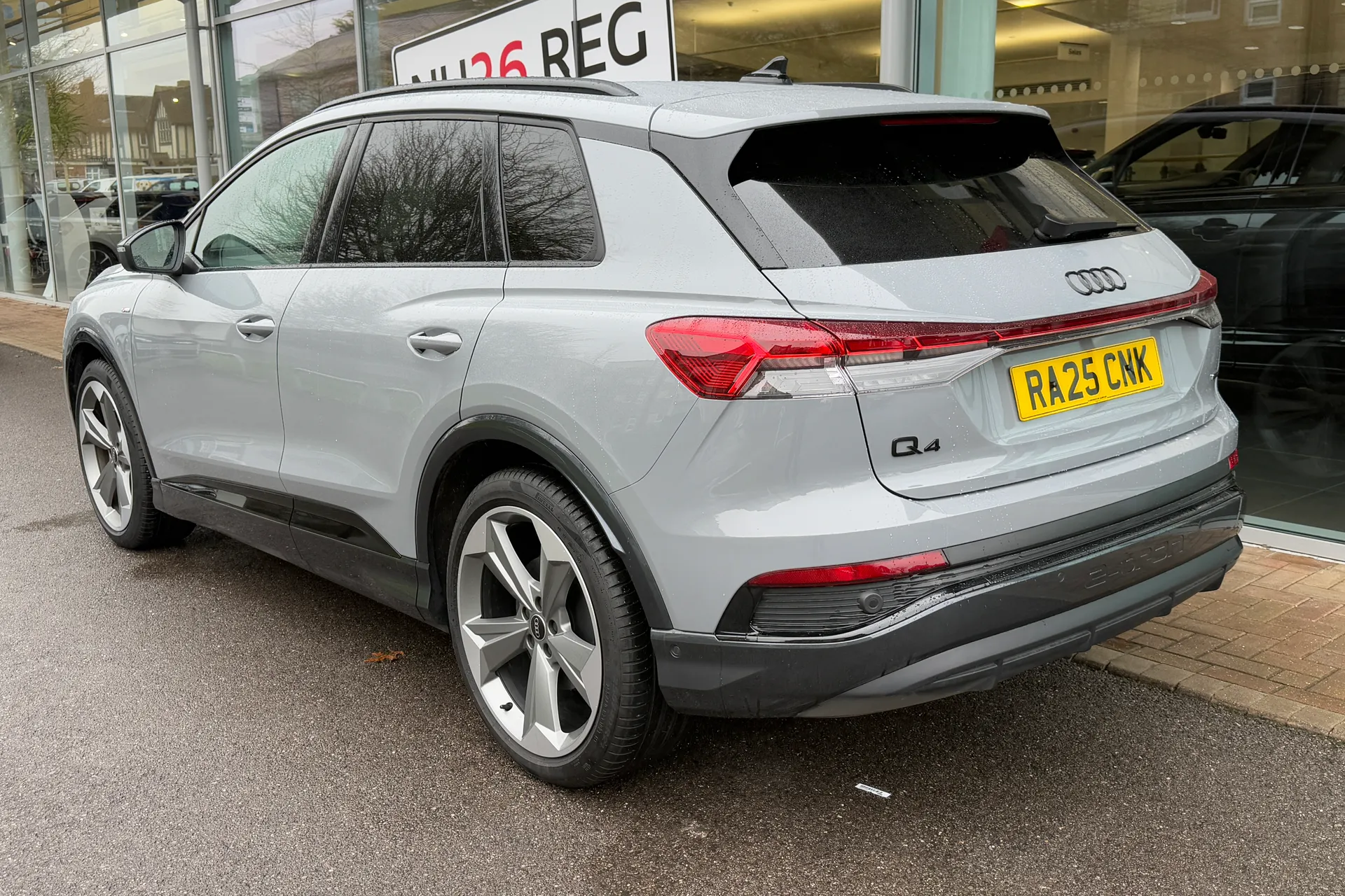 Audi Q4 thumbnail image number 11