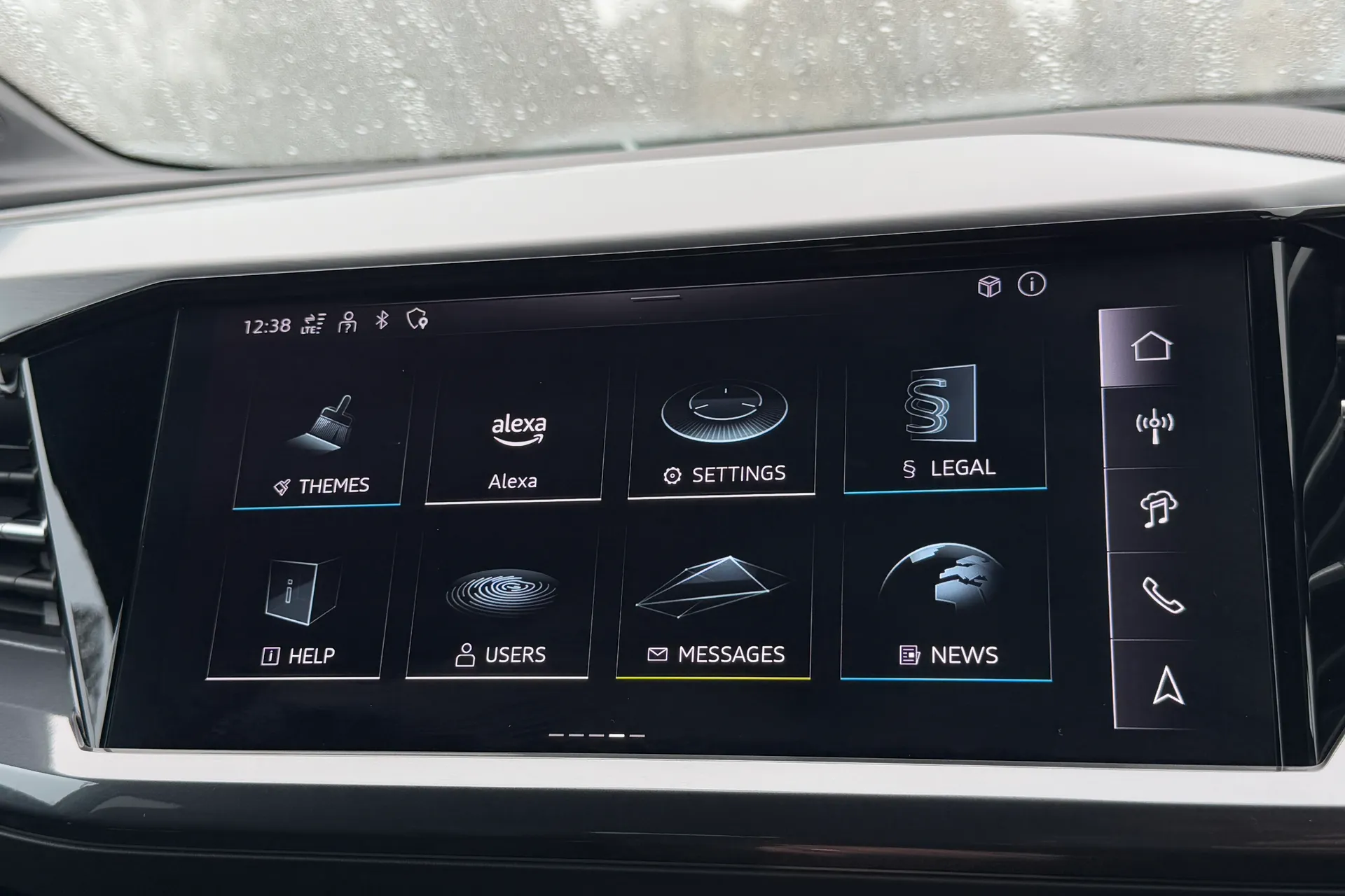 Audi Q4 thumbnail image number 19