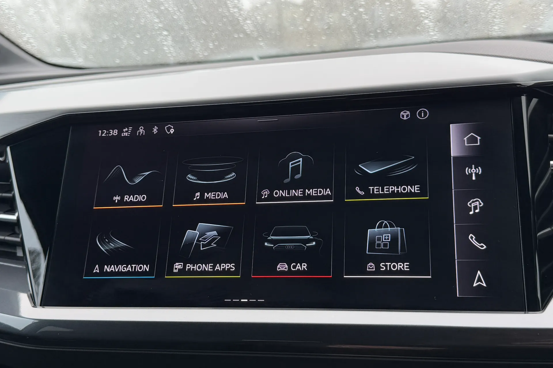 Audi Q4 thumbnail image number 18