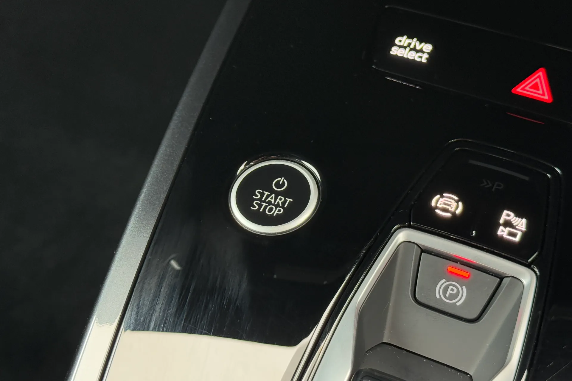 Audi Q4 thumbnail image number 22