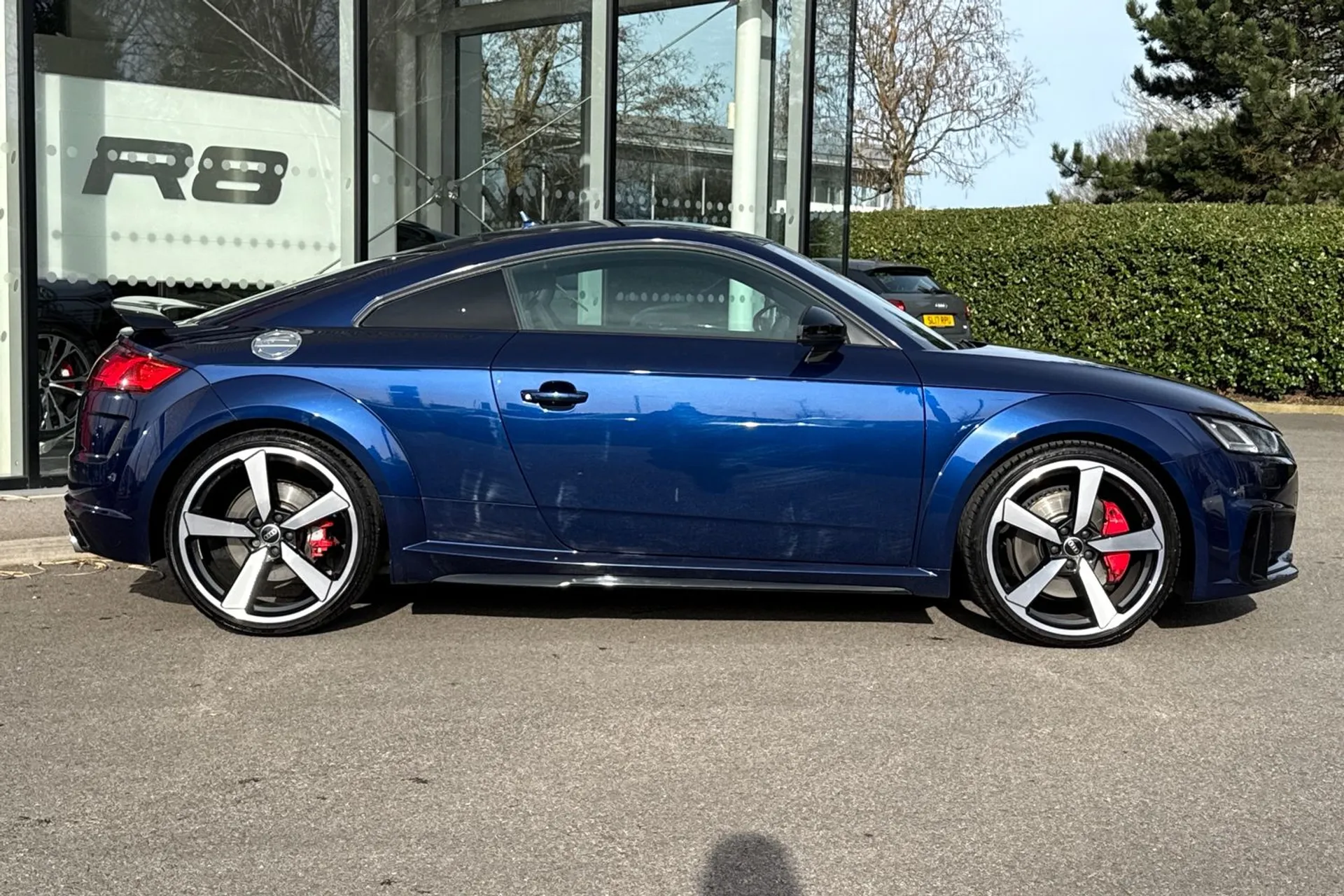 Audi TT thumbnail image number 2