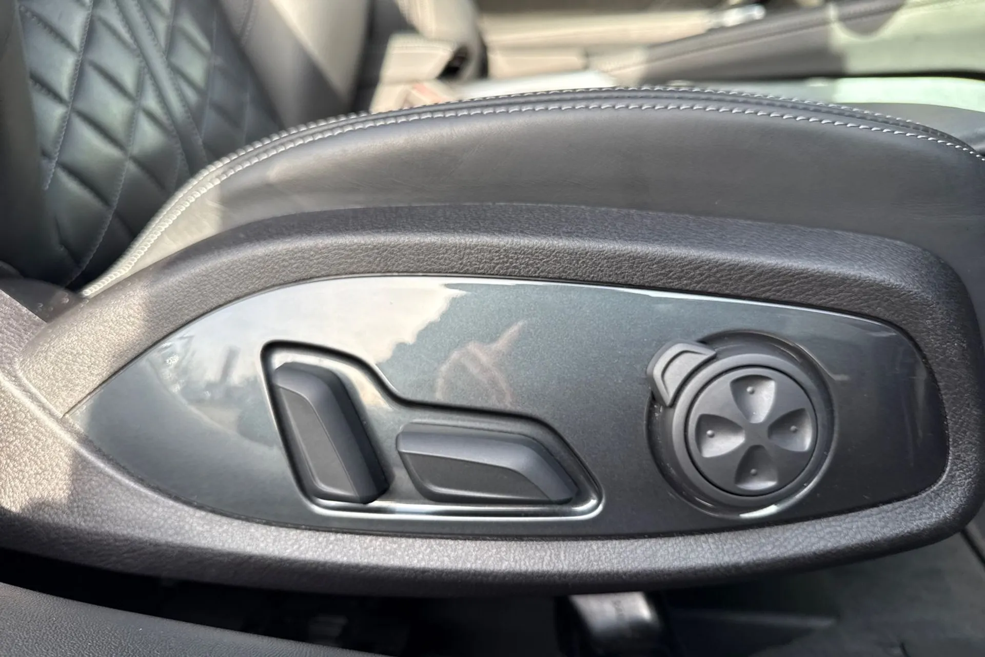 Audi TT thumbnail image number 24