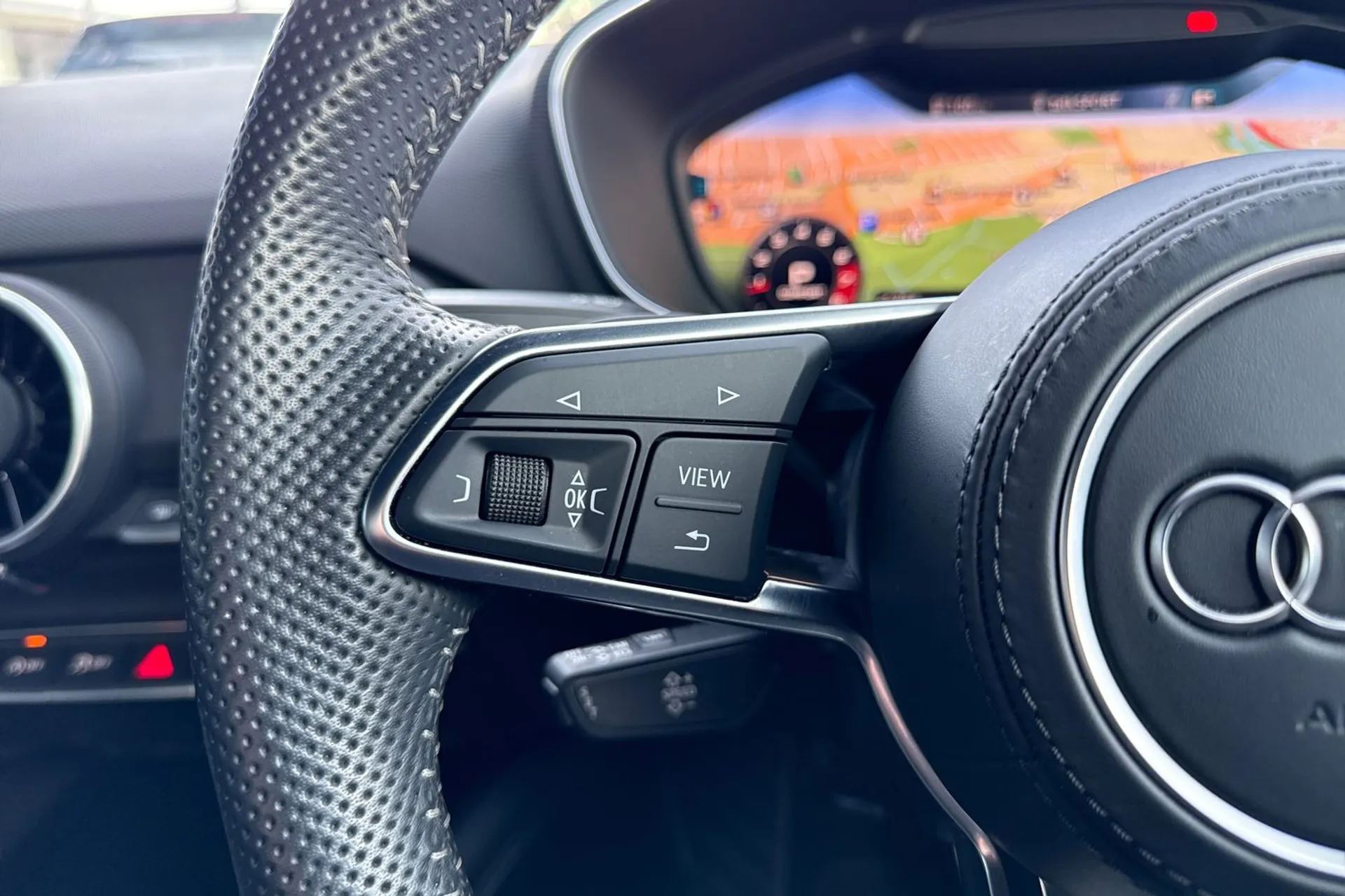 Audi TT thumbnail image number 41