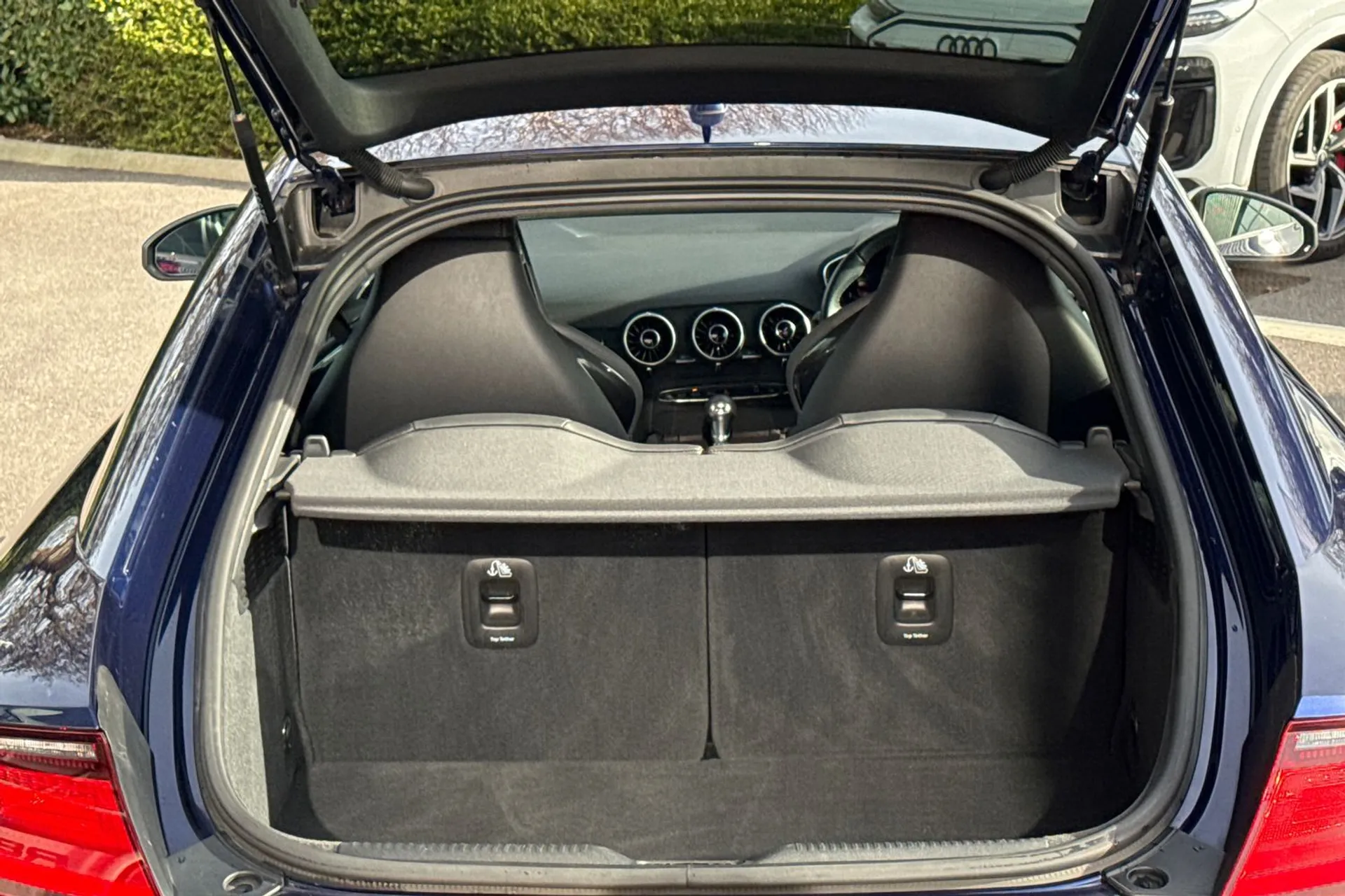 Audi TT thumbnail image number 35