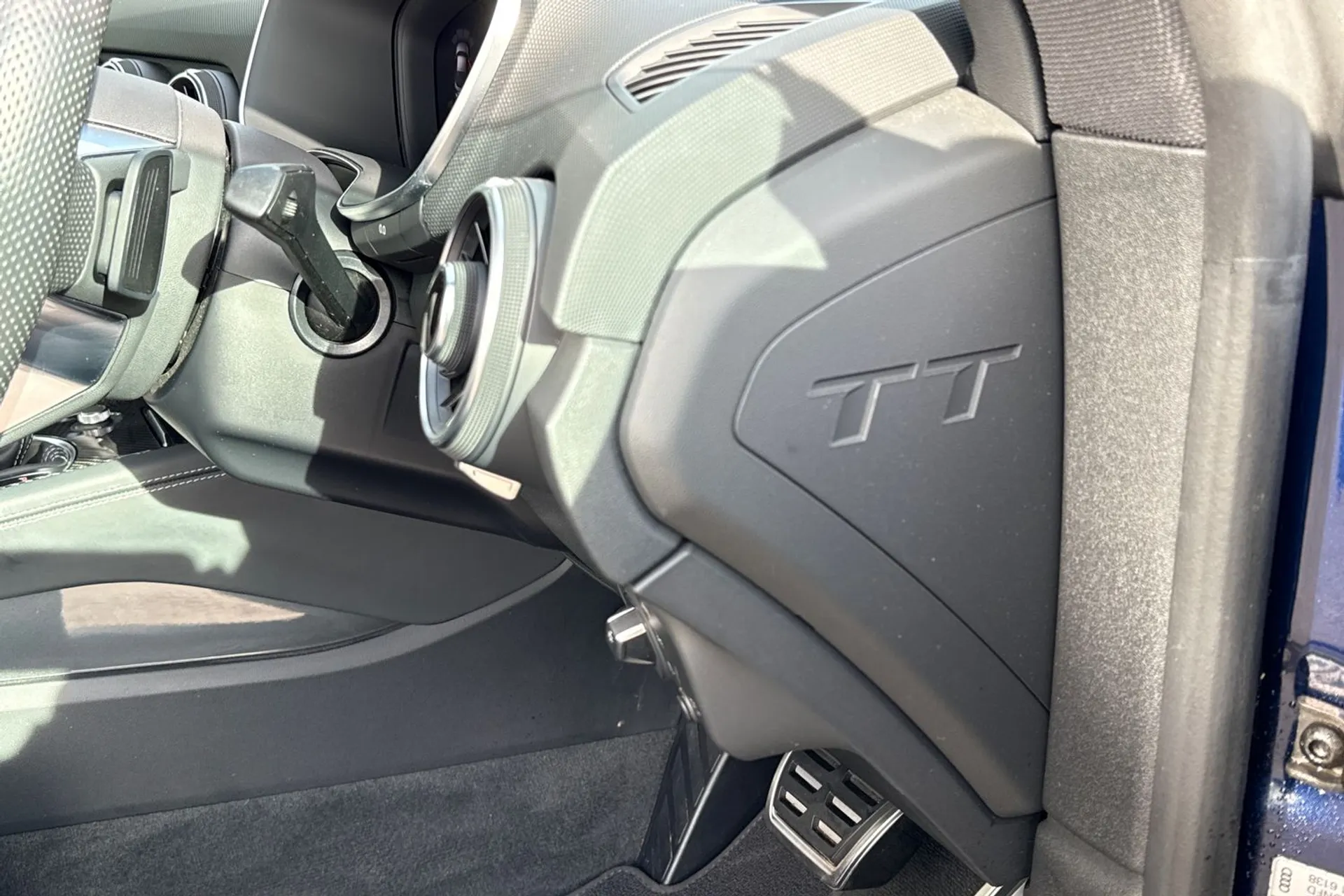 Audi TT thumbnail image number 37