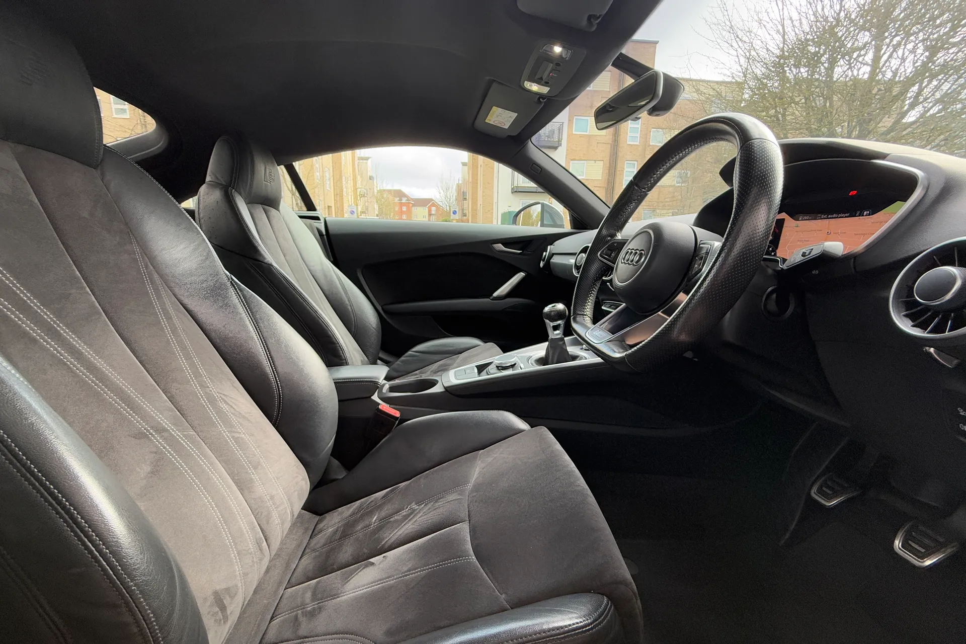 Audi TT thumbnail image number 31