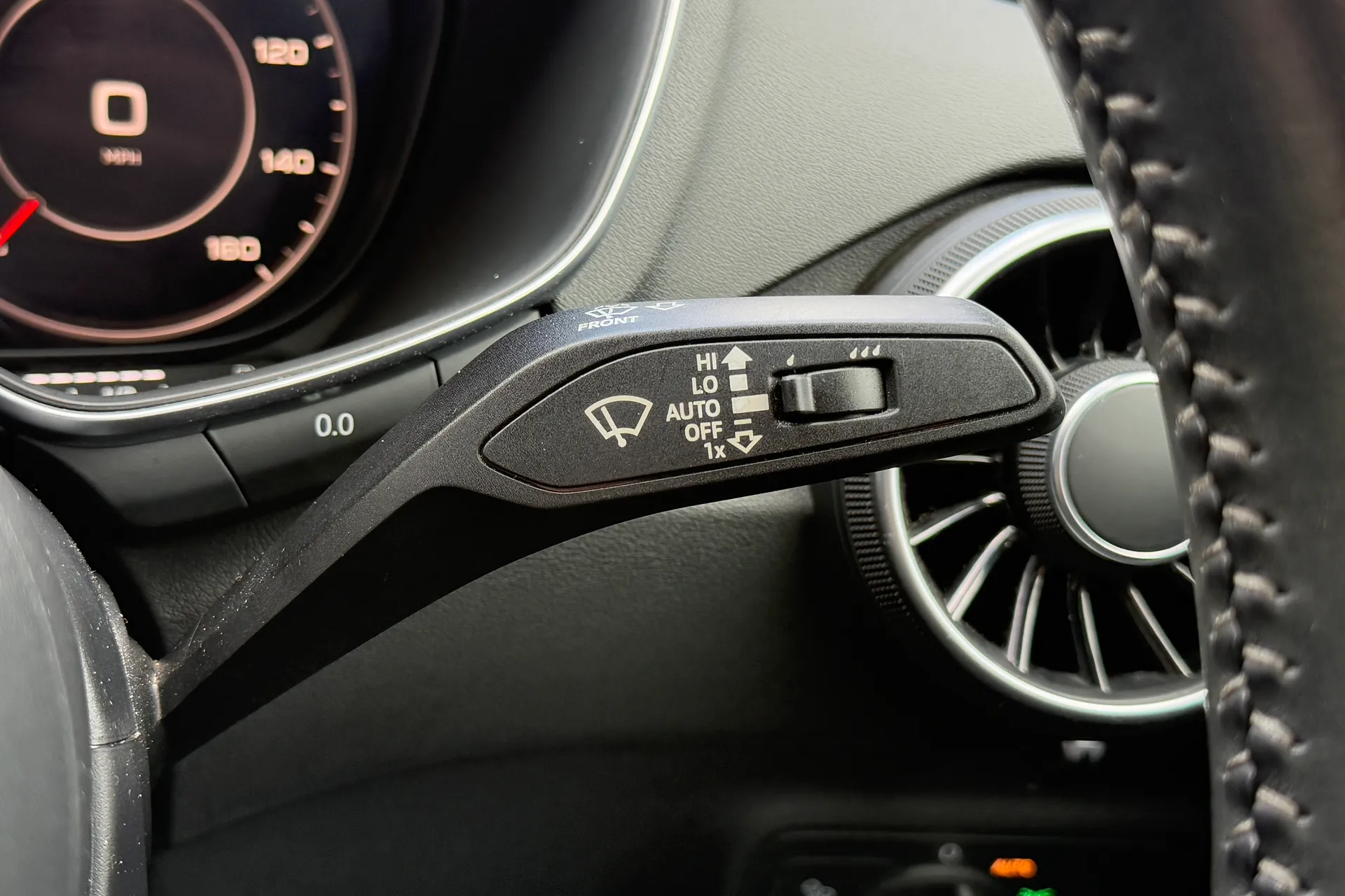 Audi TT thumbnail image number 13