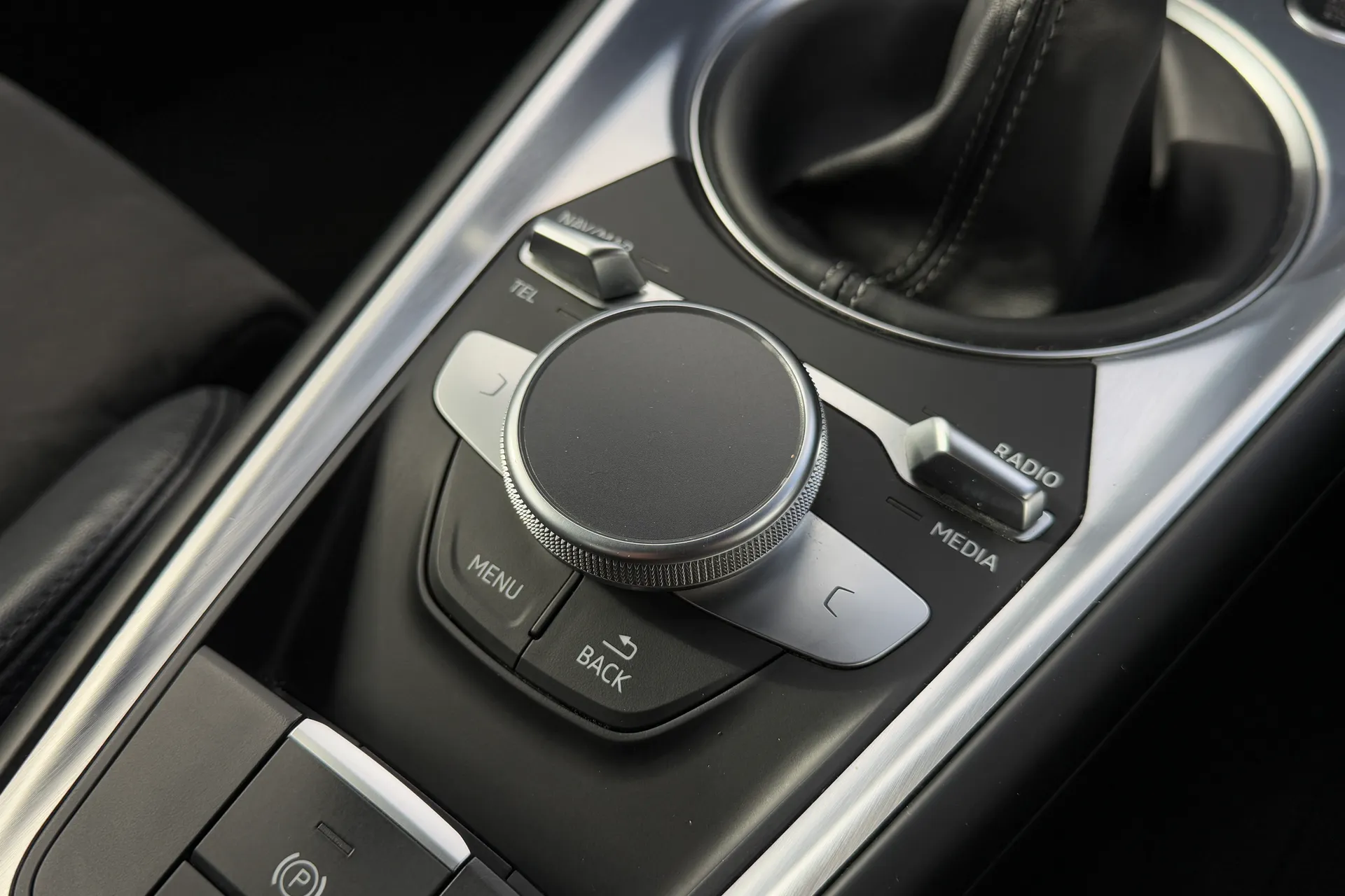 Audi TT thumbnail image number 21