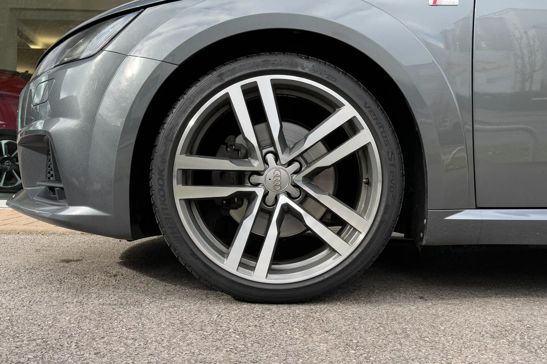 Audi TT thumbnail image number 7