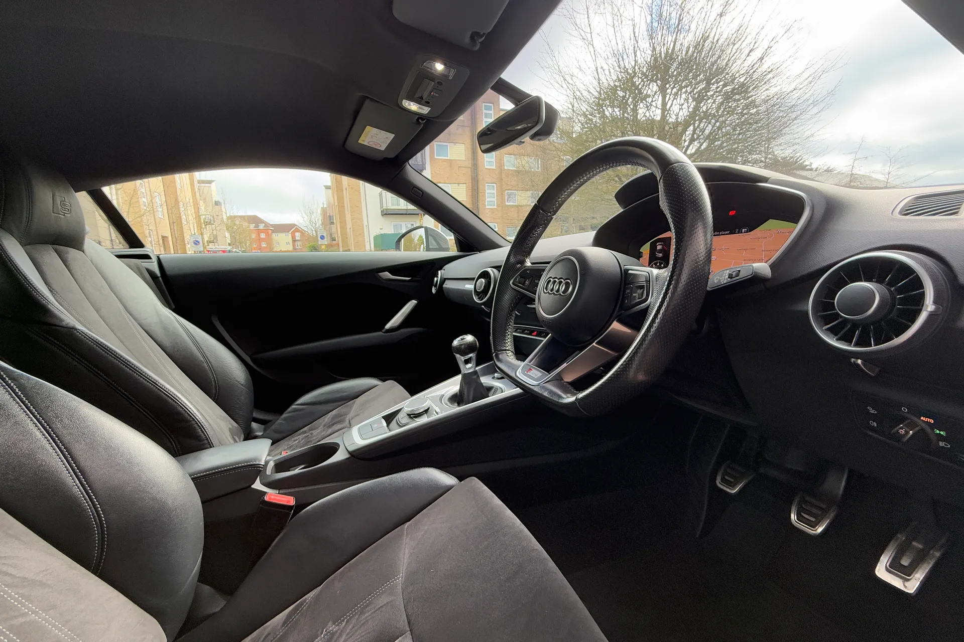 Audi TT thumbnail image number 8