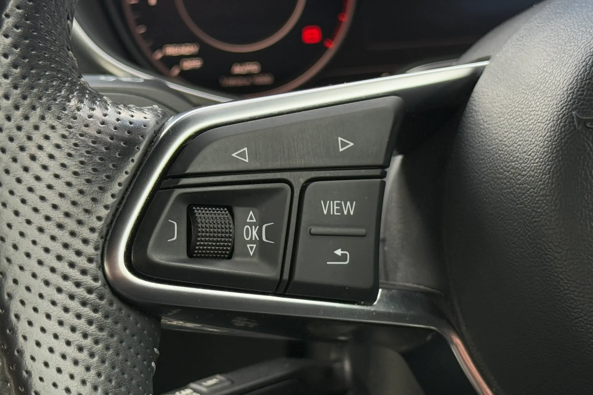 Audi TT thumbnail image number 10