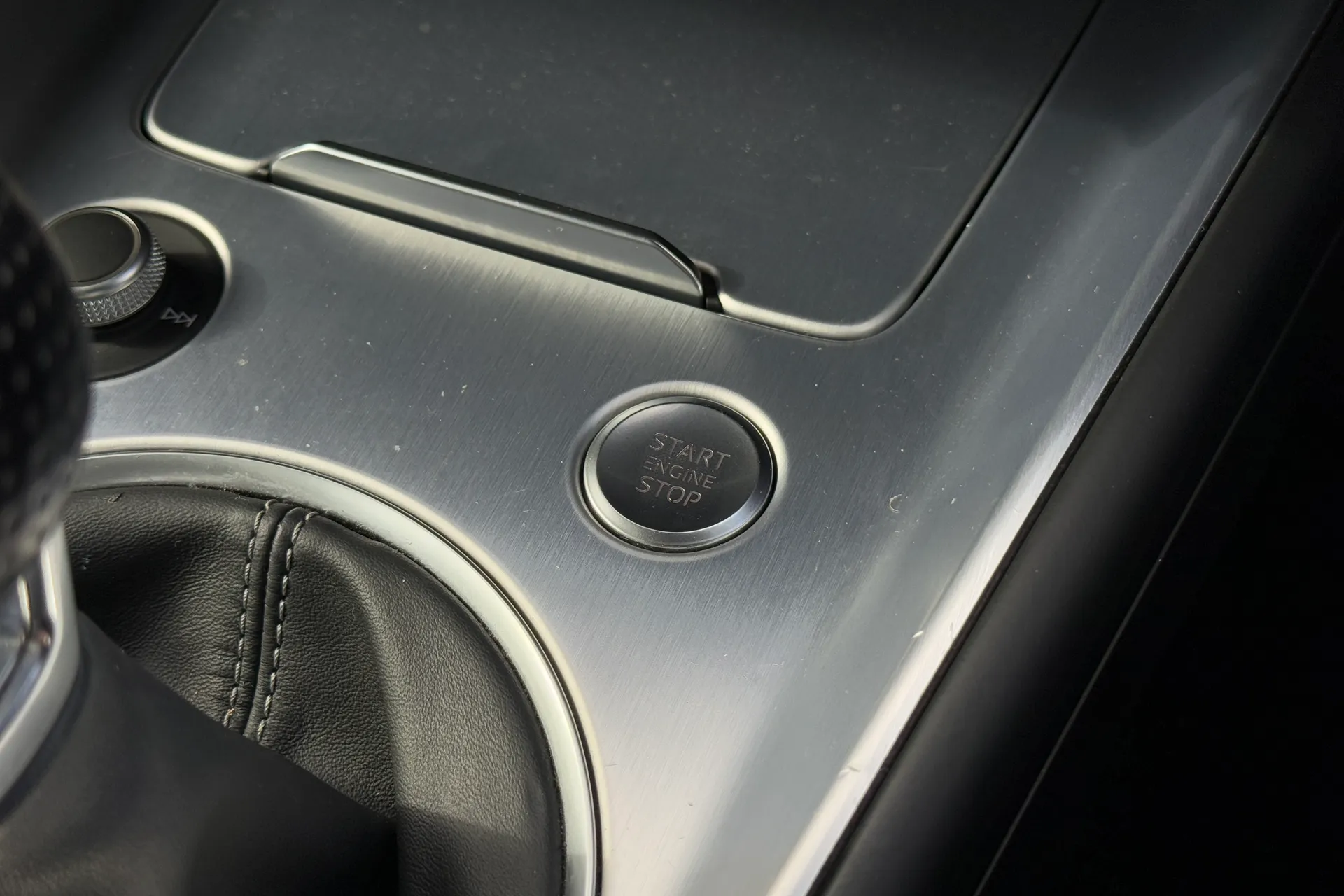 Audi TT thumbnail image number 25