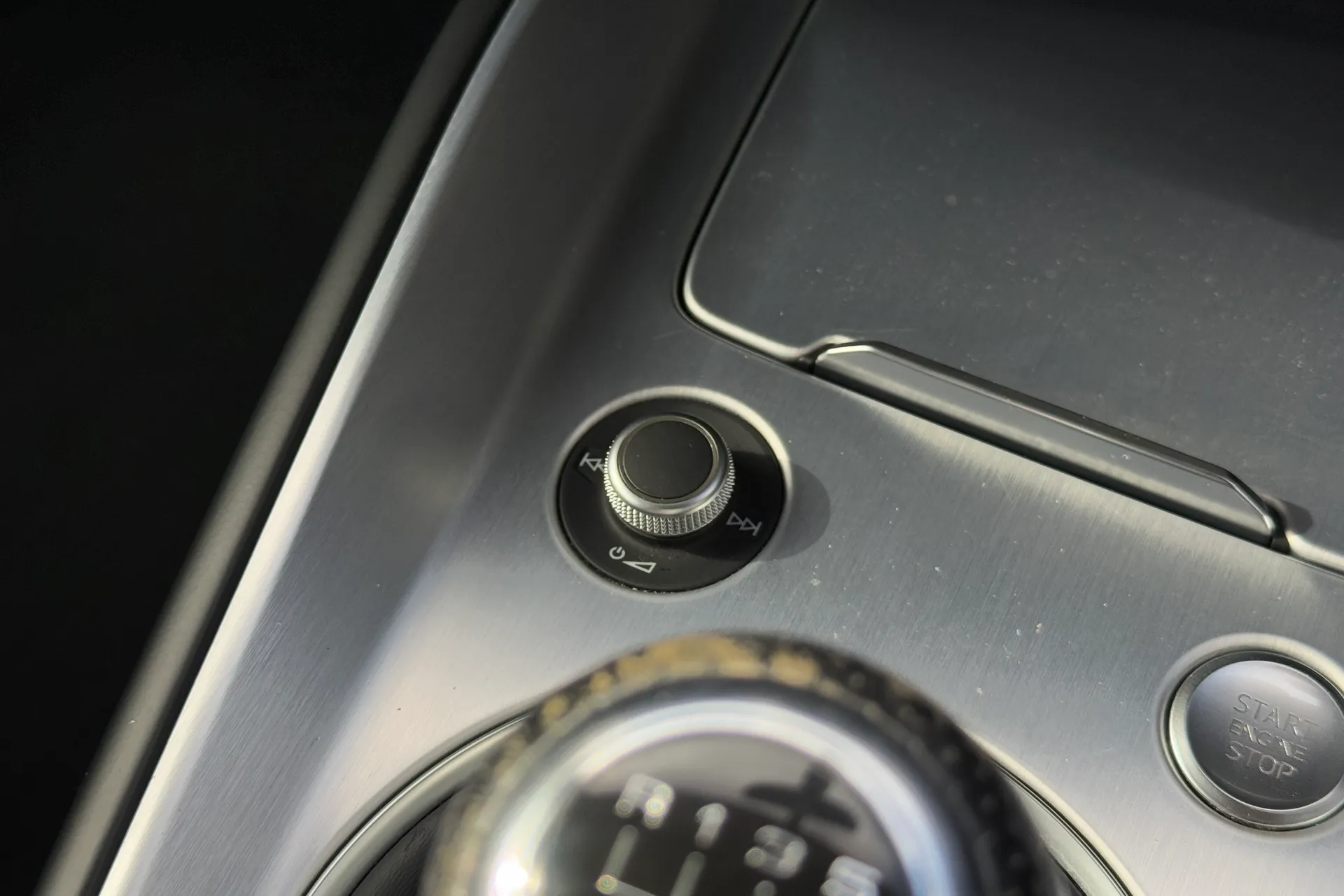 Audi TT thumbnail image number 26