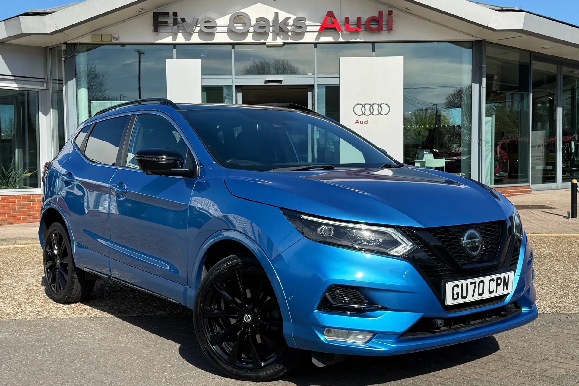 NISSAN QASHQAI focused image