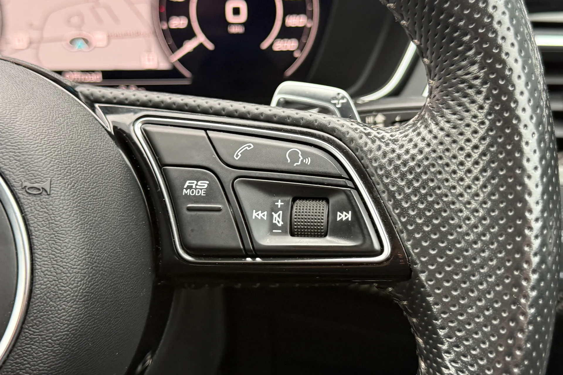 Audi RS4 thumbnail image number 9