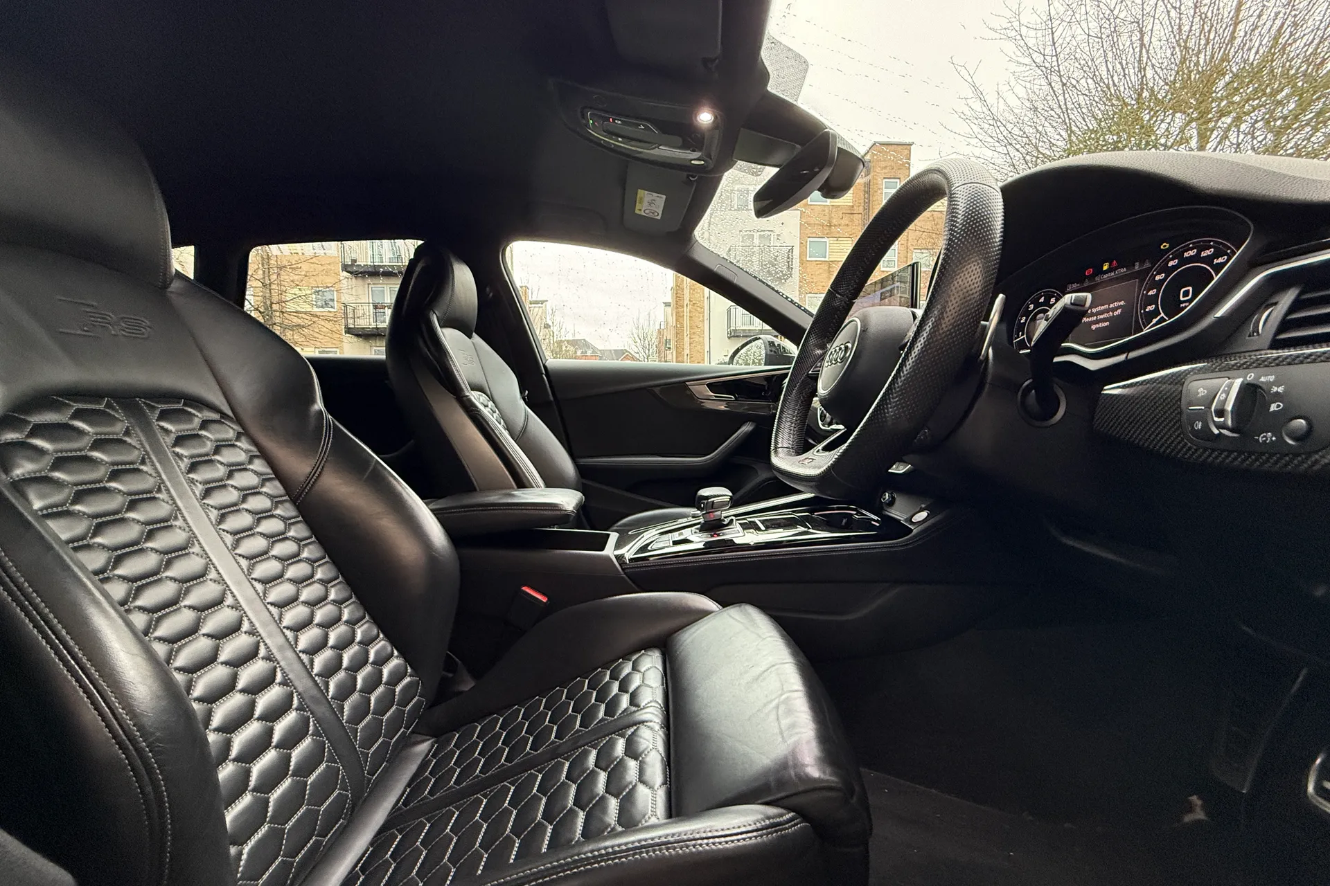 Audi RS4 thumbnail image number 35