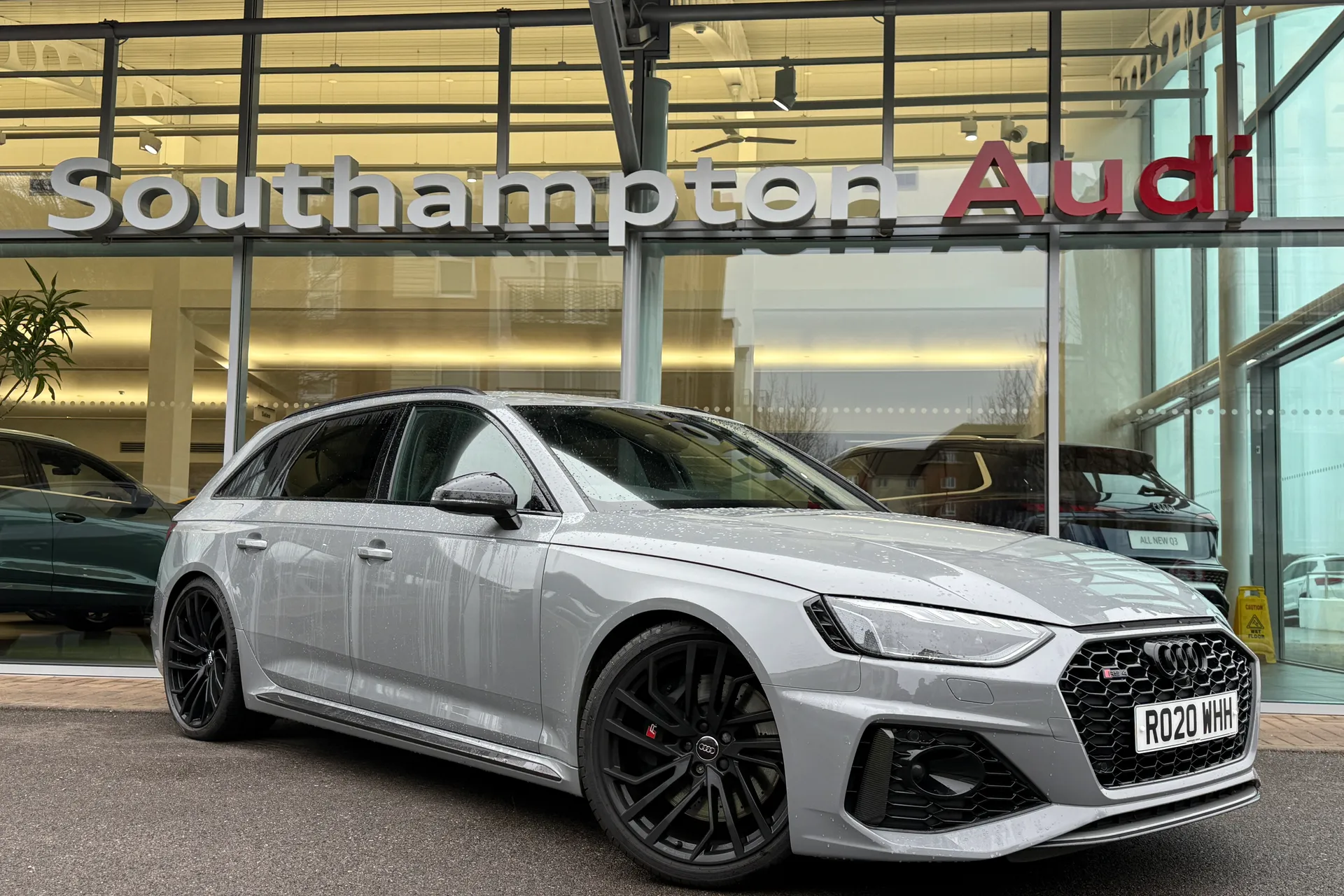 Audi RS4 focused image