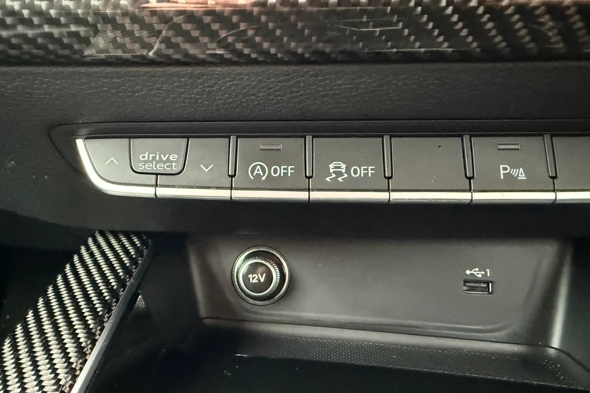 Audi RS4 thumbnail image number 27