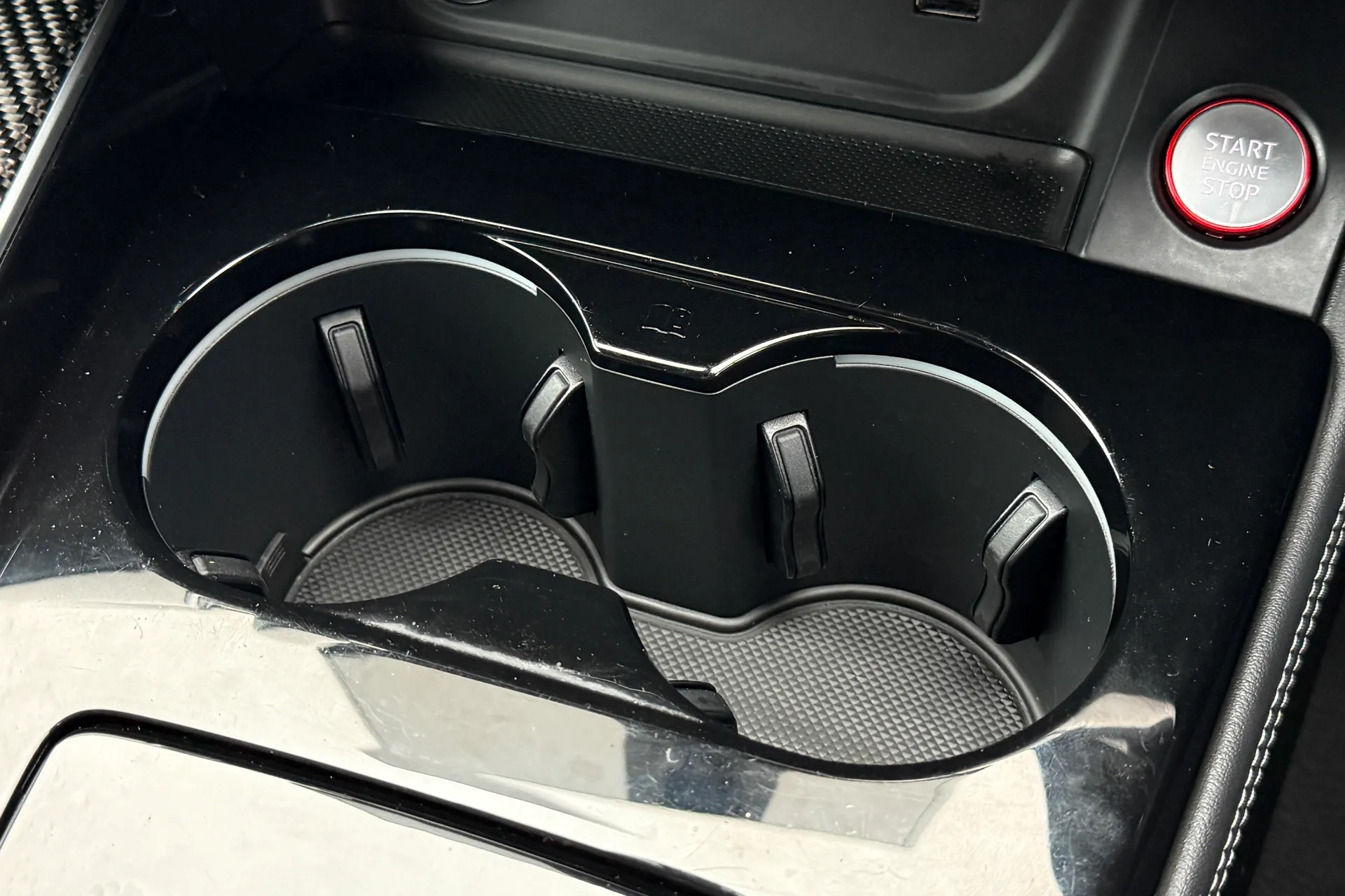 Audi RS4 thumbnail image number 24