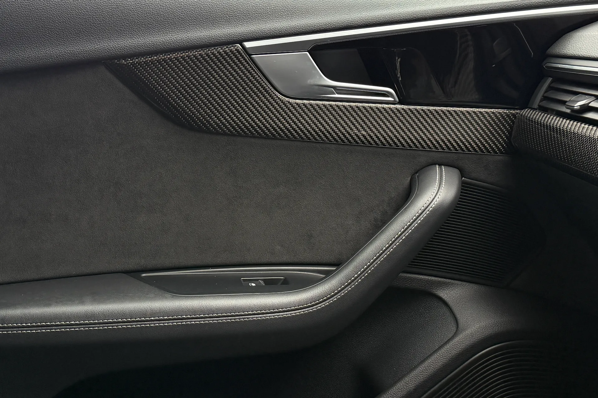 Audi RS4 thumbnail image number 17