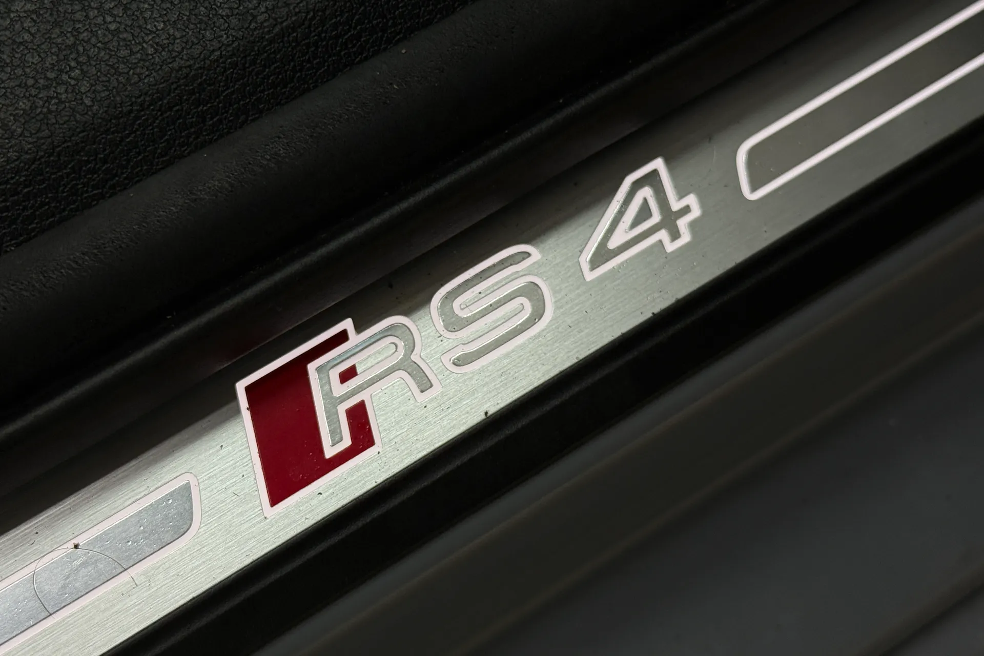 Audi RS4 thumbnail image number 33
