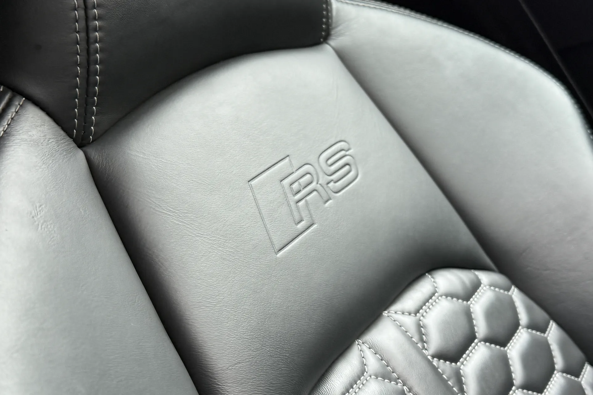 Audi RS4 thumbnail image number 19