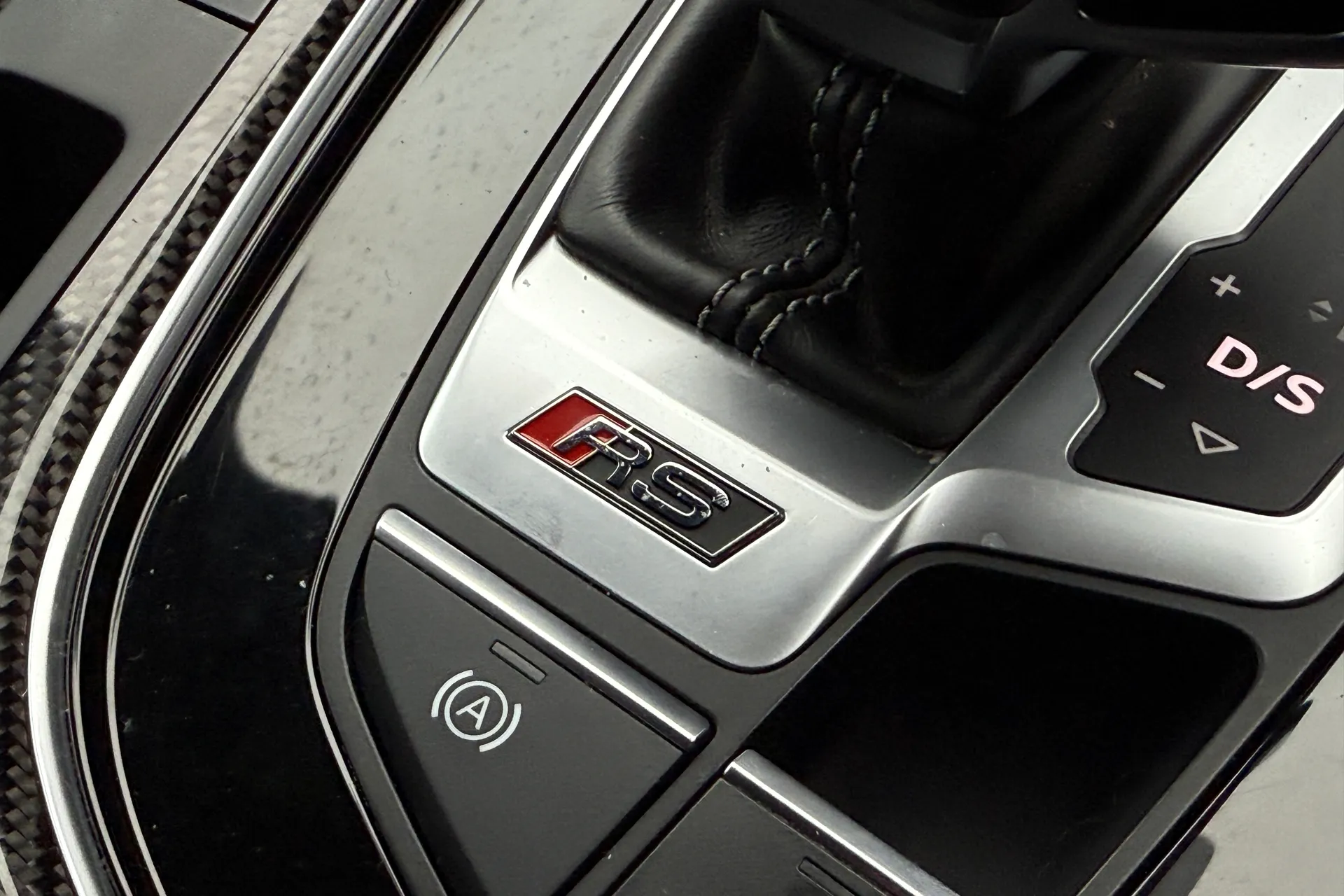 Audi RS4 thumbnail image number 21