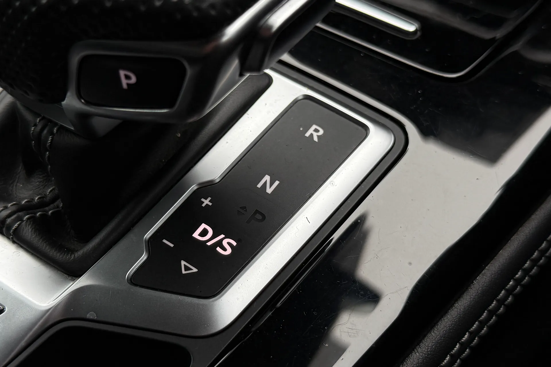 Audi RS4 thumbnail image number 22