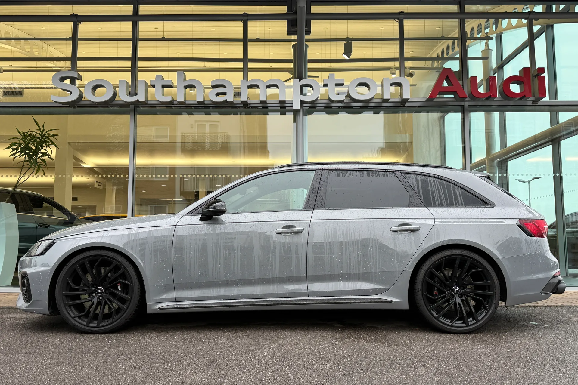 Audi RS4 thumbnail image number 56
