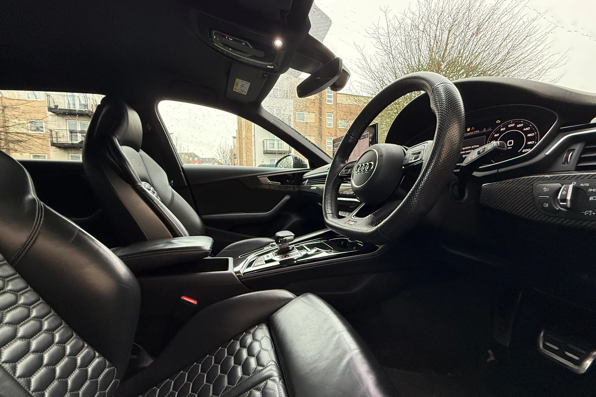 Audi RS4 thumbnail image number 36