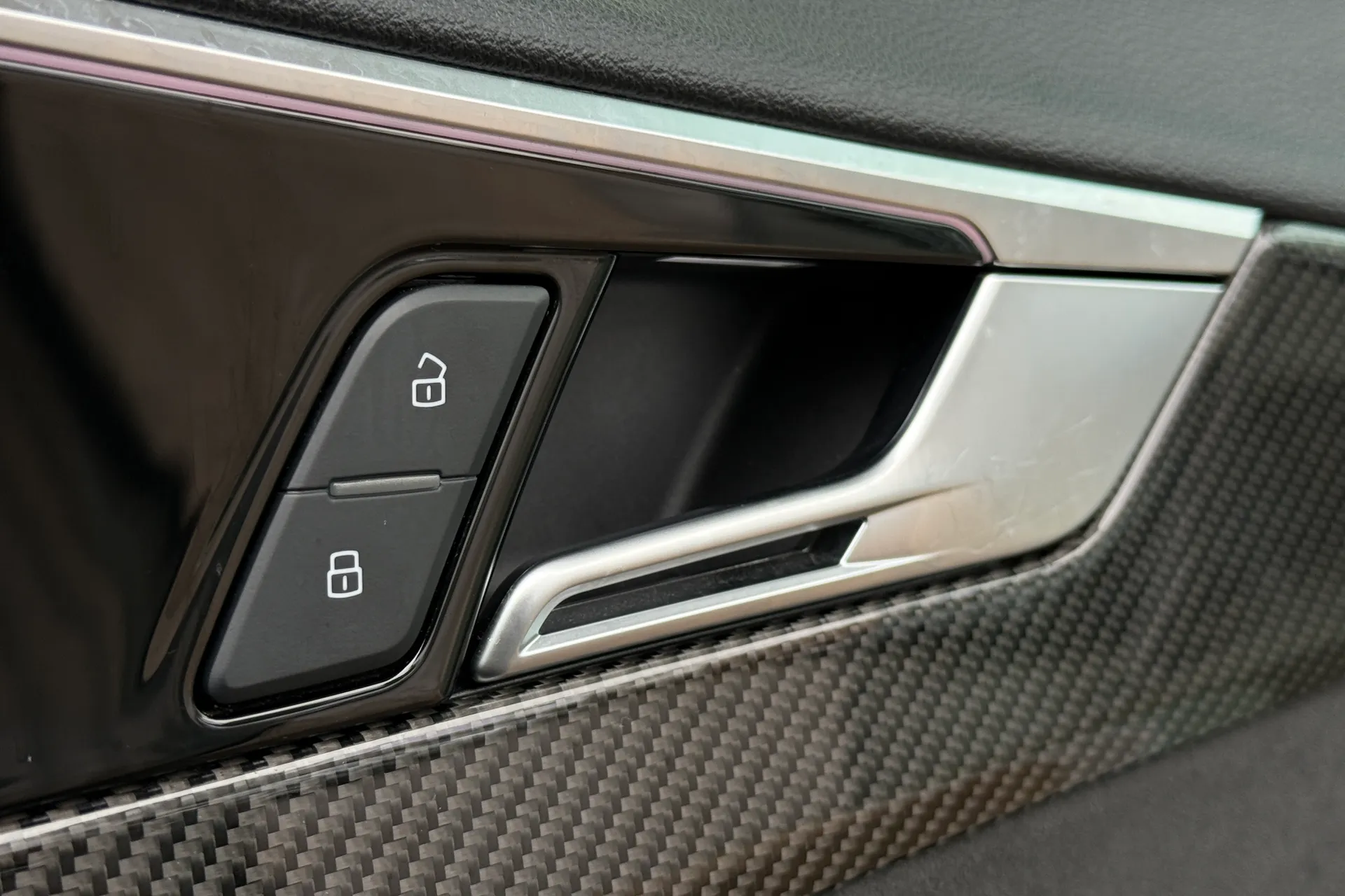 Audi RS4 thumbnail image number 32