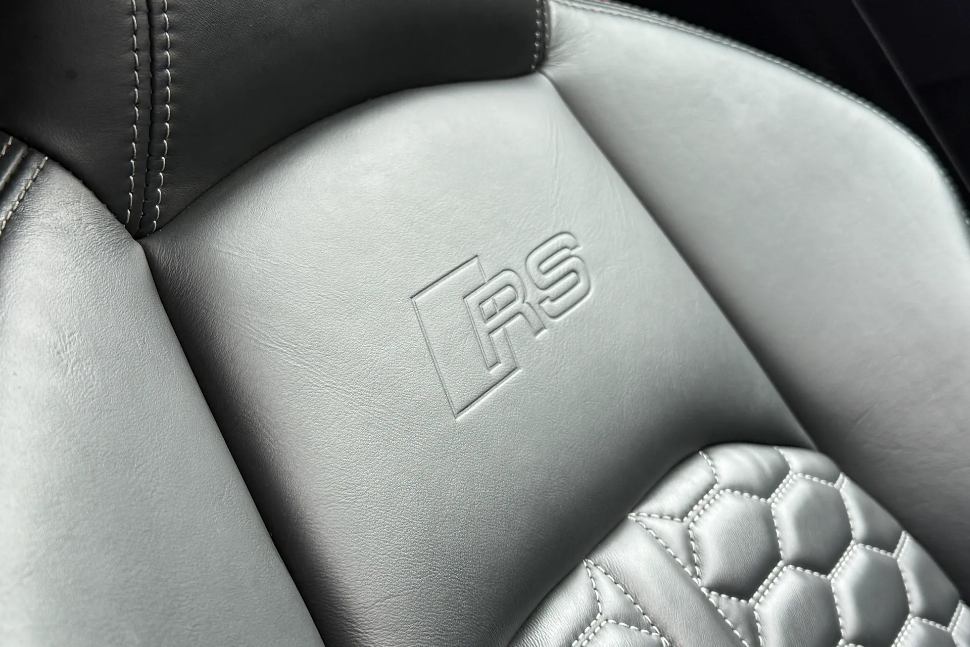 Audi RS4 thumbnail image number 18