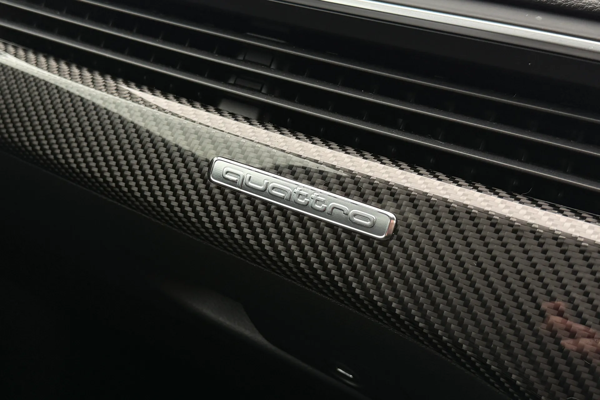 Audi RS4 thumbnail image number 15