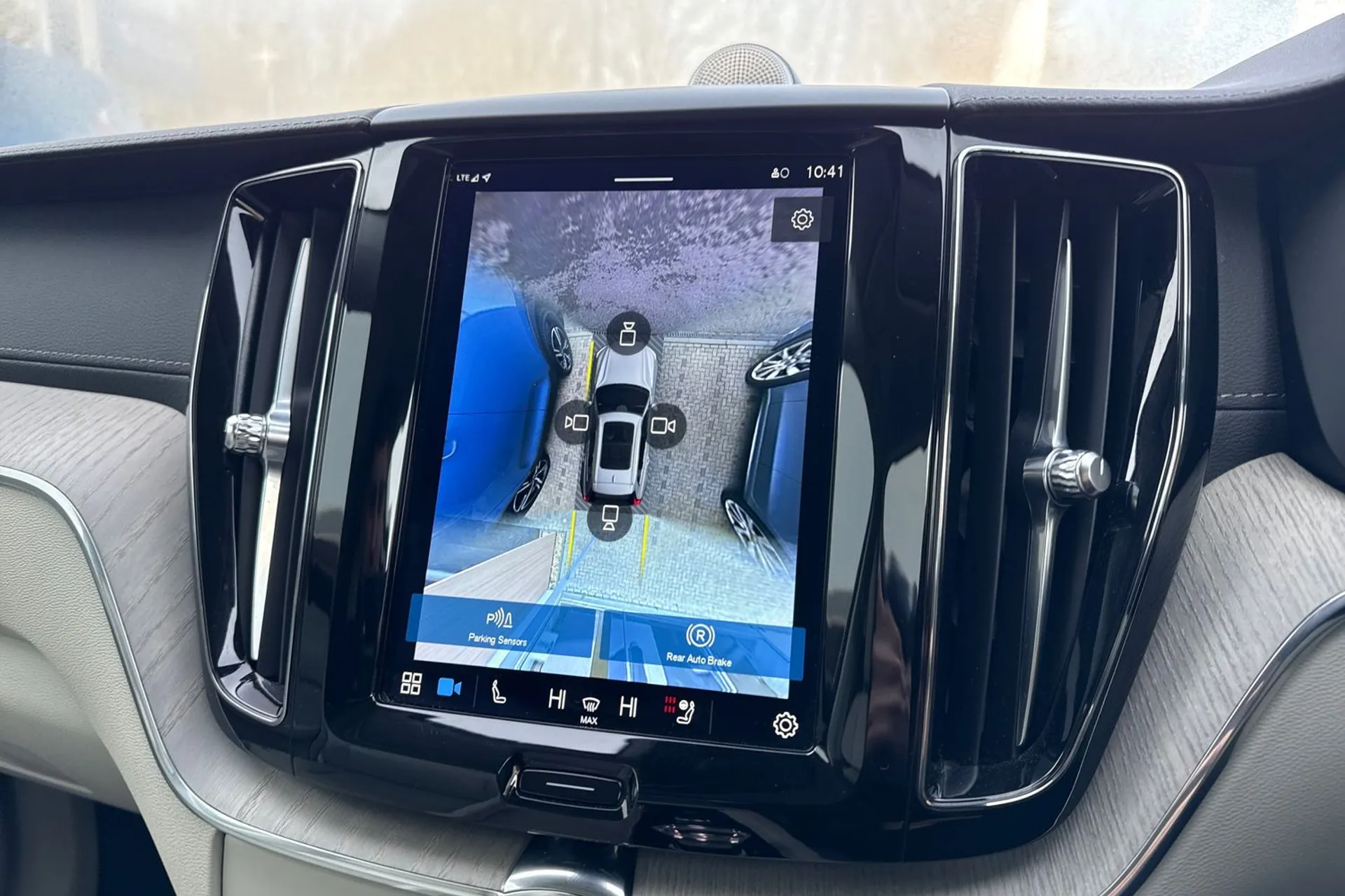 Volvo XC60 thumbnail image number 4