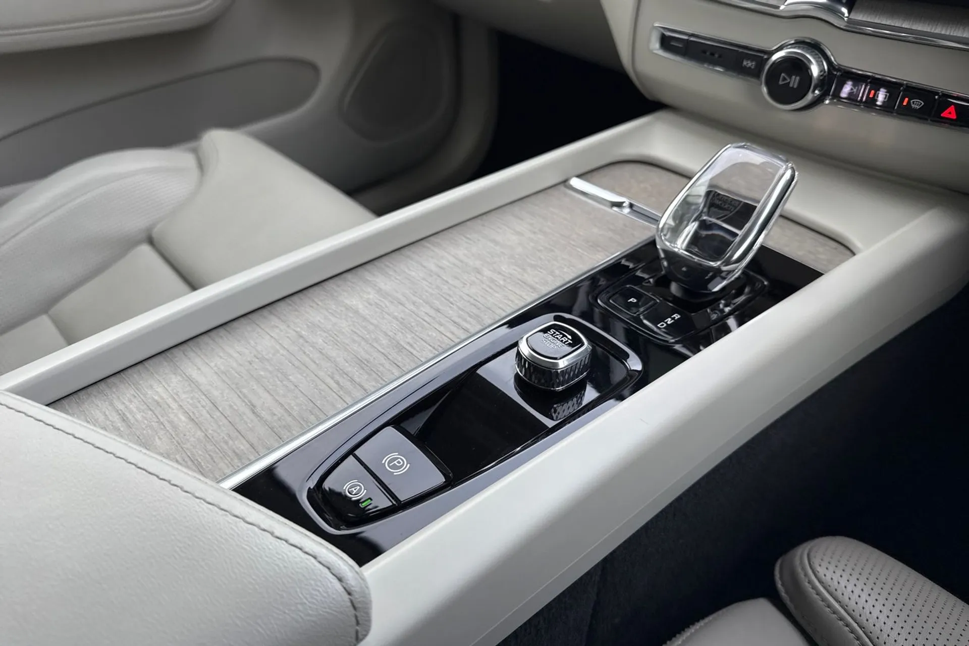 Volvo XC60 thumbnail image number 45