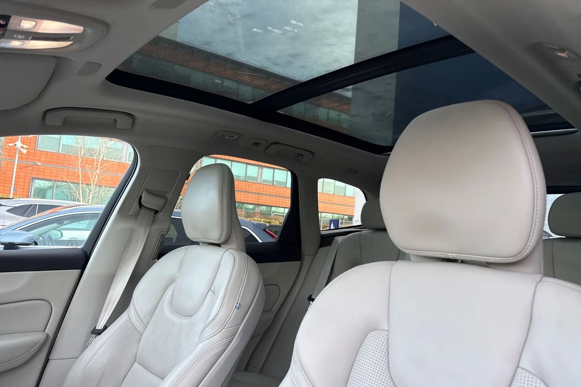 Volvo XC60 thumbnail image number 29