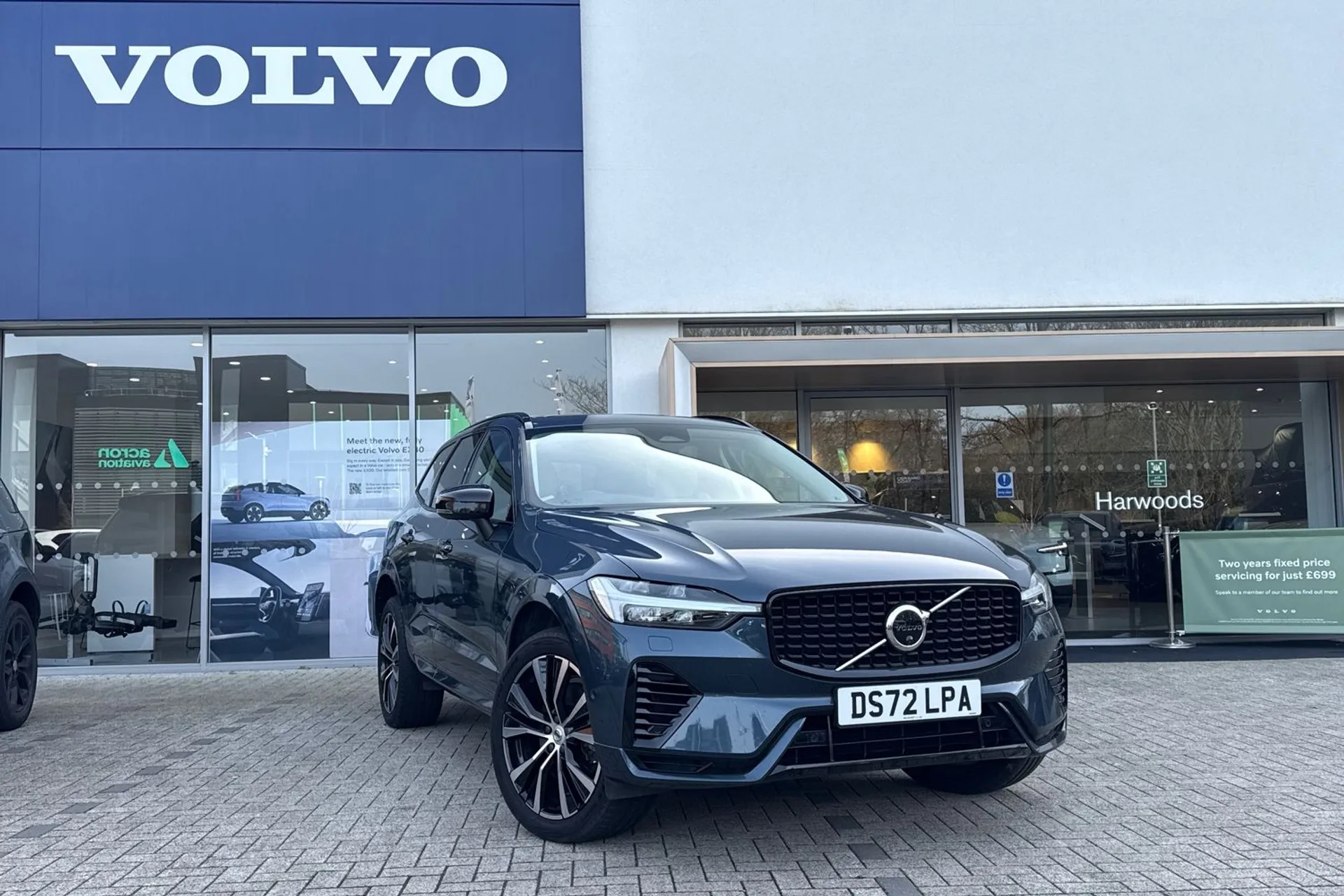 Volvo XC60 focused image