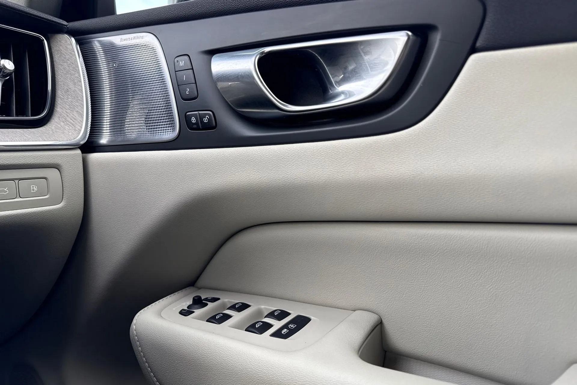 Volvo XC60 thumbnail image number 42