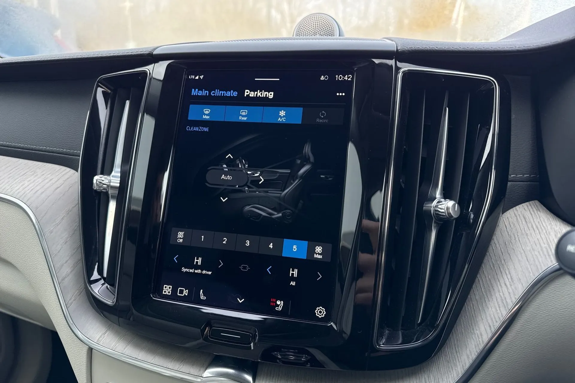 Volvo XC60 thumbnail image number 39