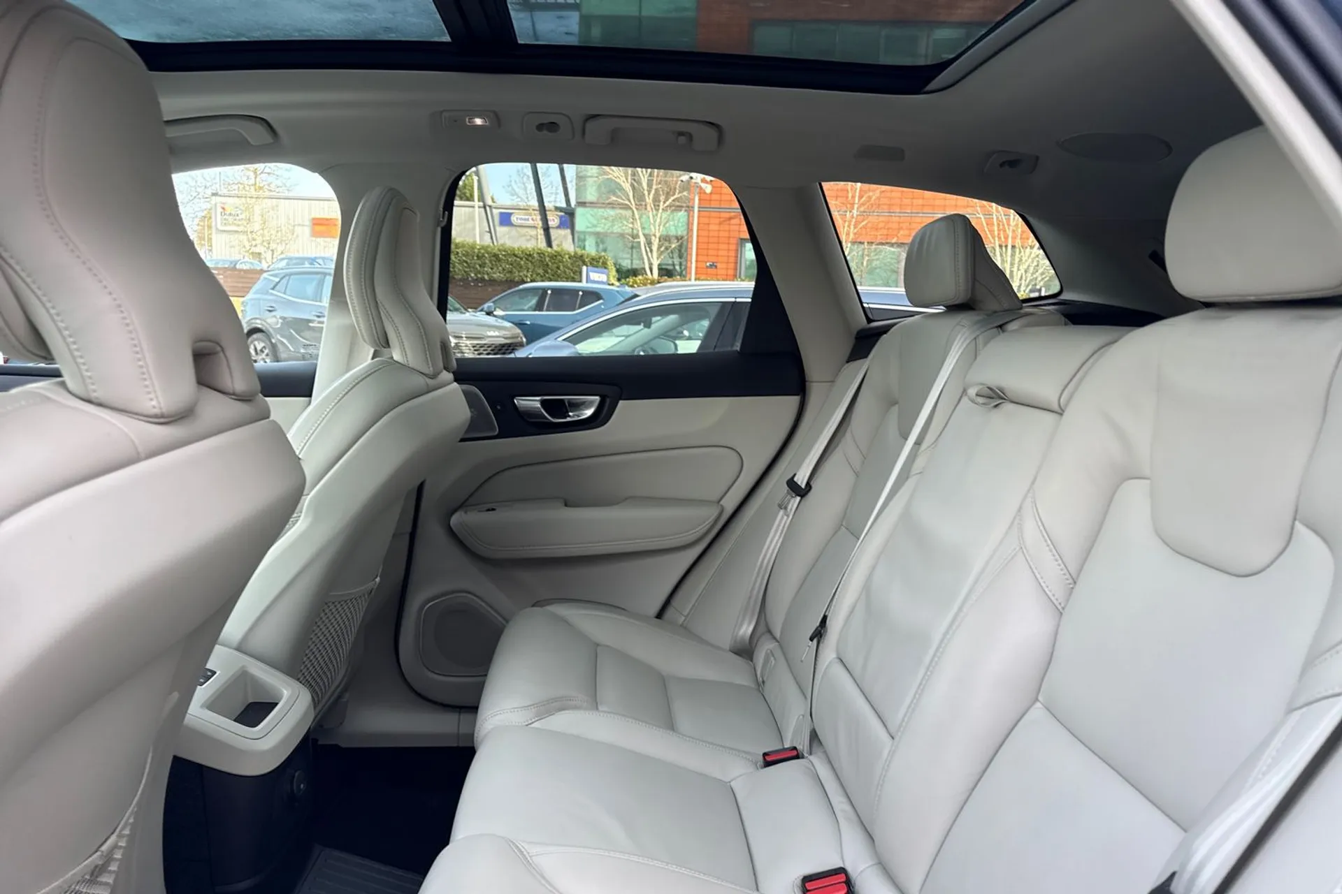 Volvo XC60 thumbnail image number 30