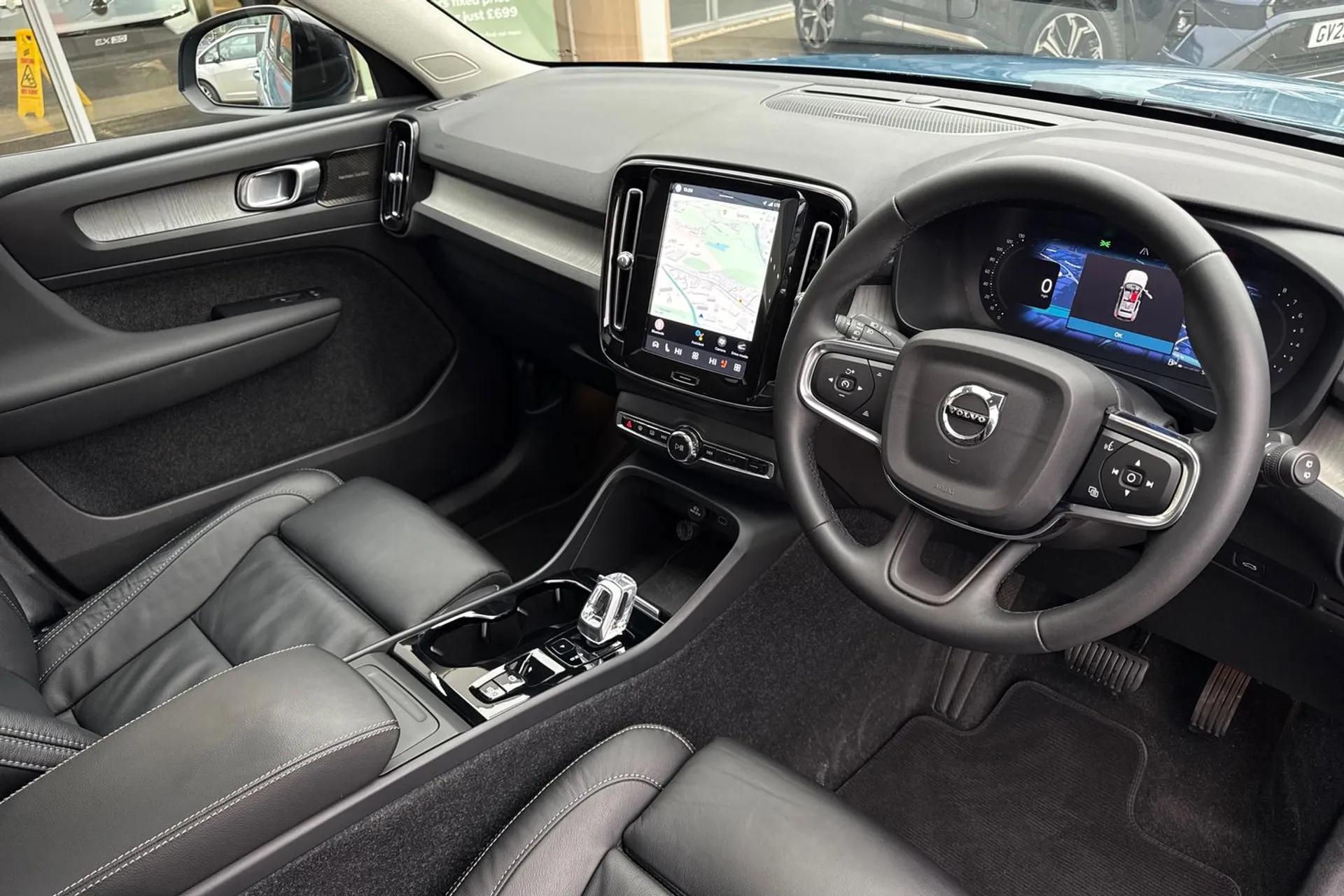 Volvo XC40 thumbnail image number 6